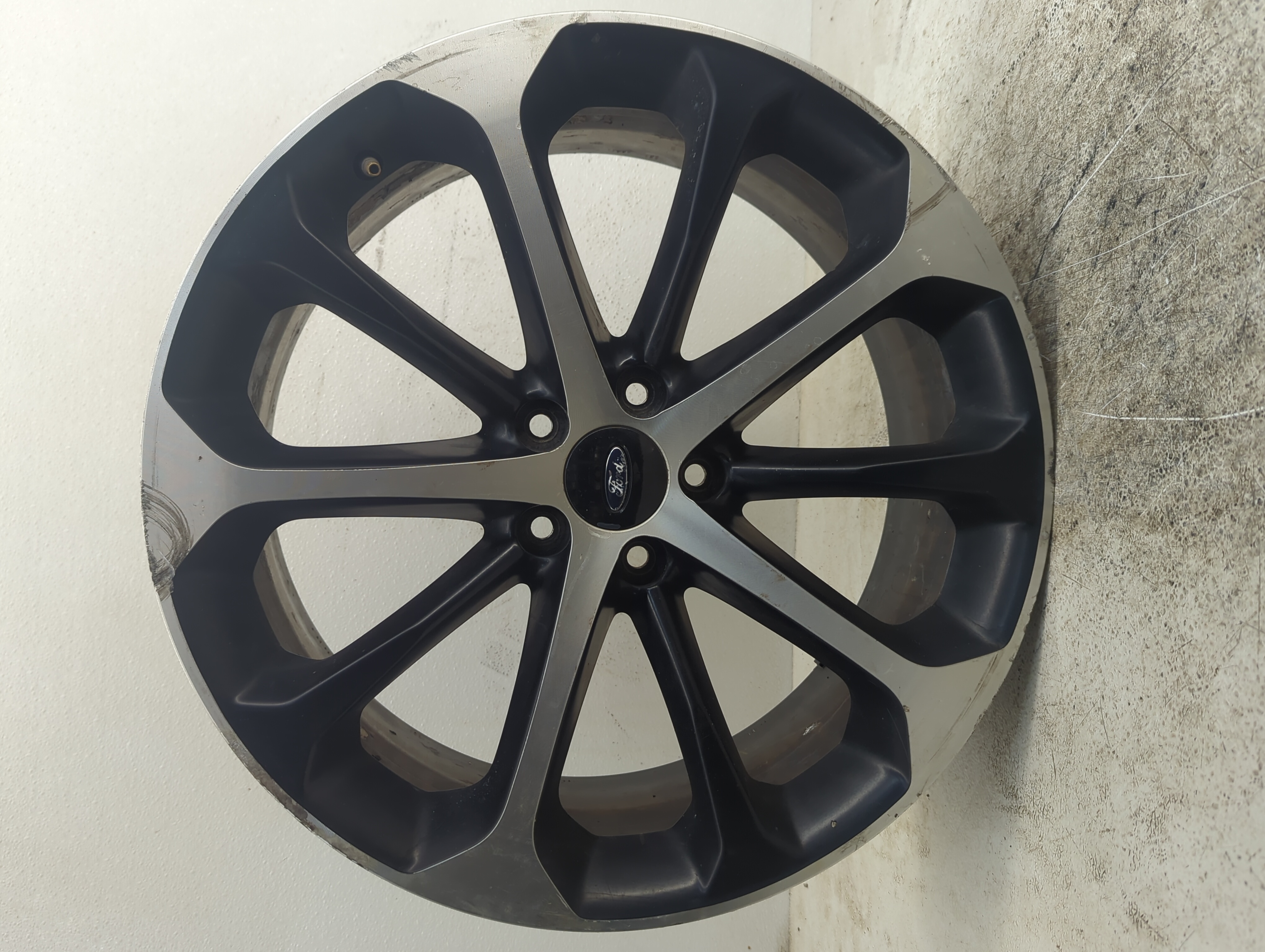 2014-2016 Ford Taurus Oem Wheel Rim 1191794 - Oemusedautoparts1.com