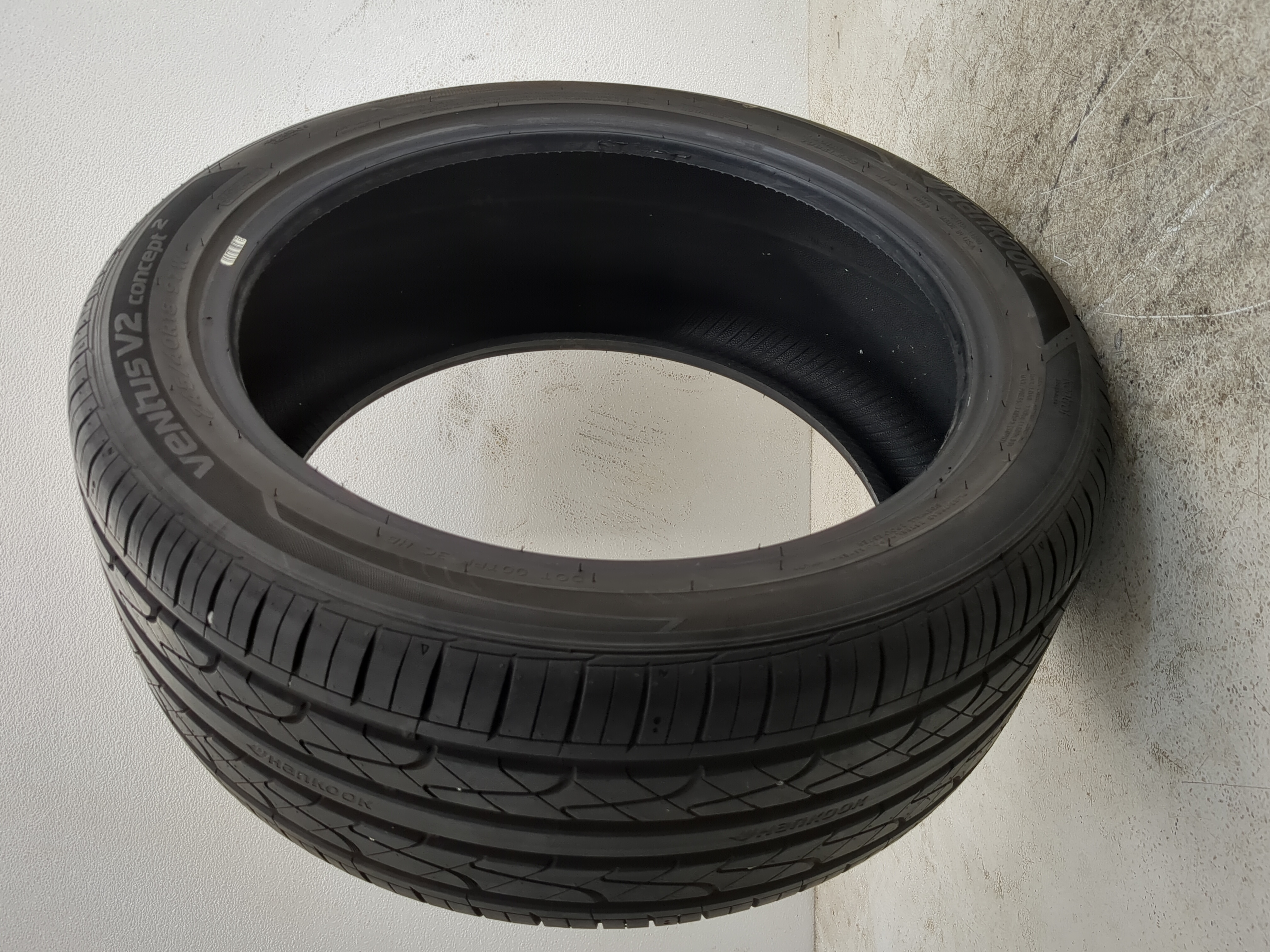 Used Tire 245/40R16 HANKOOK VENTUS V2 CONCEPT 2 97W - Tread Depth 8/32 - Oemusedautoparts1.com