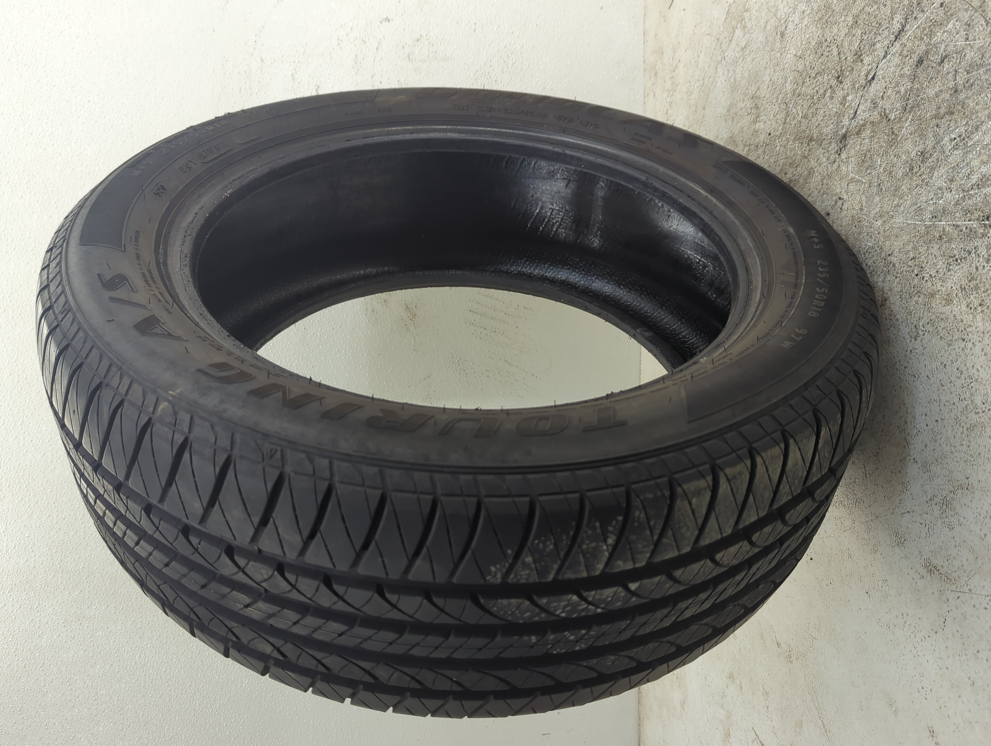 Picture of Used Tire 235/90R18 DOUGLAS TOURING A/S 97W - Tread Depth 9/32