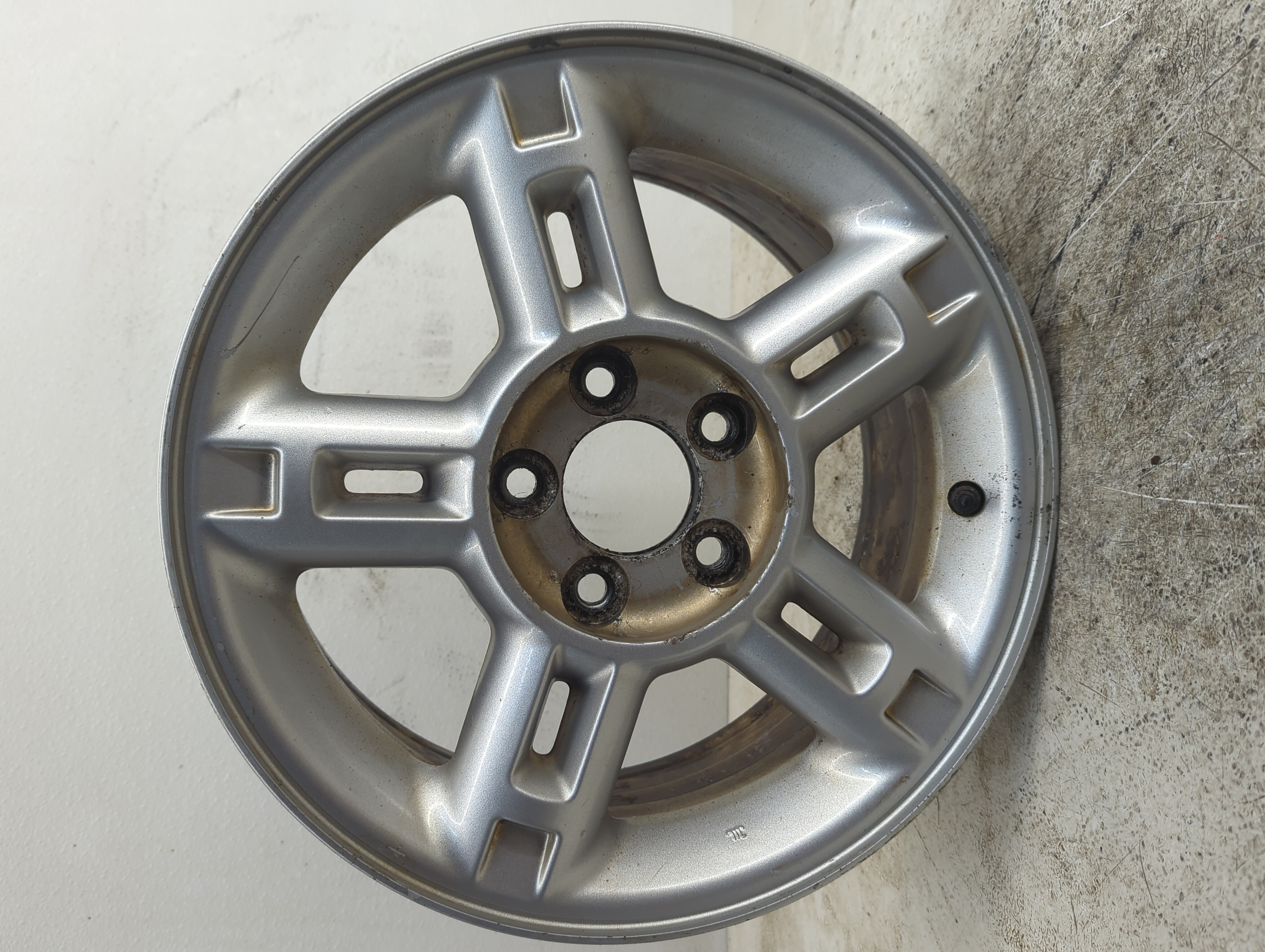 2004-2005 Ford Explorer Oem Wheel Rim 1194863 - Oemusedautoparts1.com