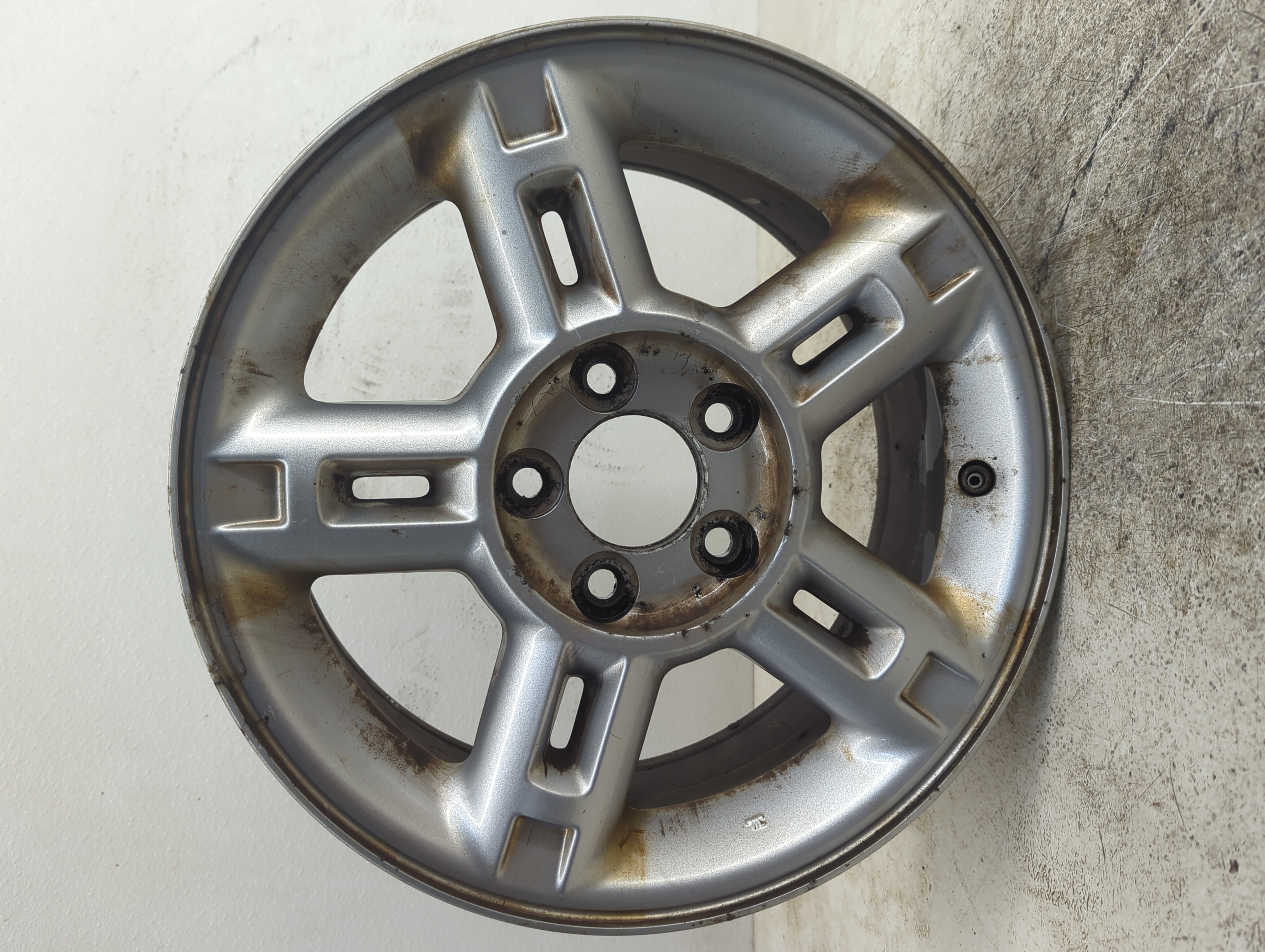 2004-2005 Ford Explorer Oem Wheel Rim 1194867 - Oemusedautoparts1.com