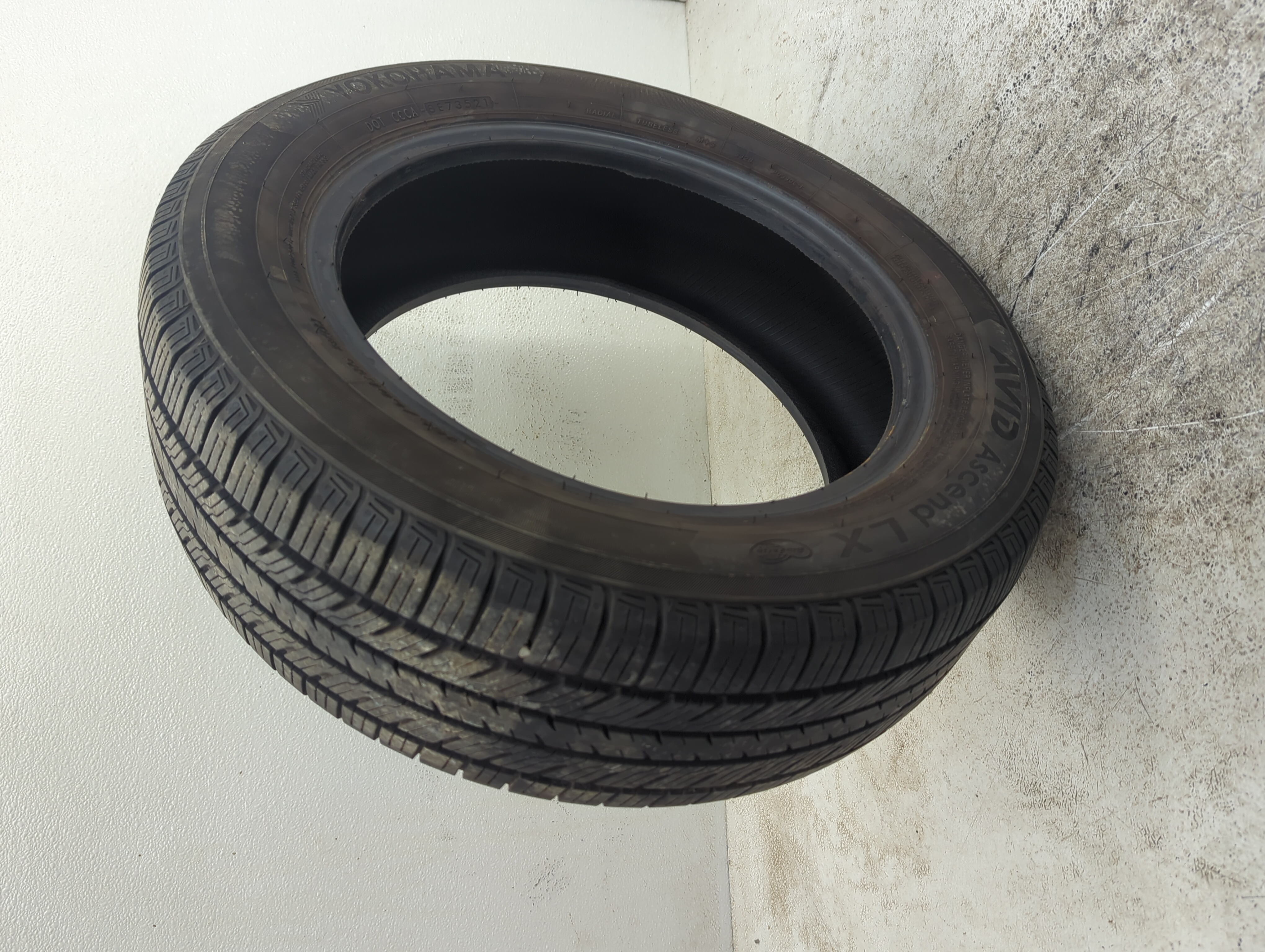 Picture of Used Tire 185/60R15 YOKOHAMA AVID ASCEND LX 854H - Tread Depth 7/32