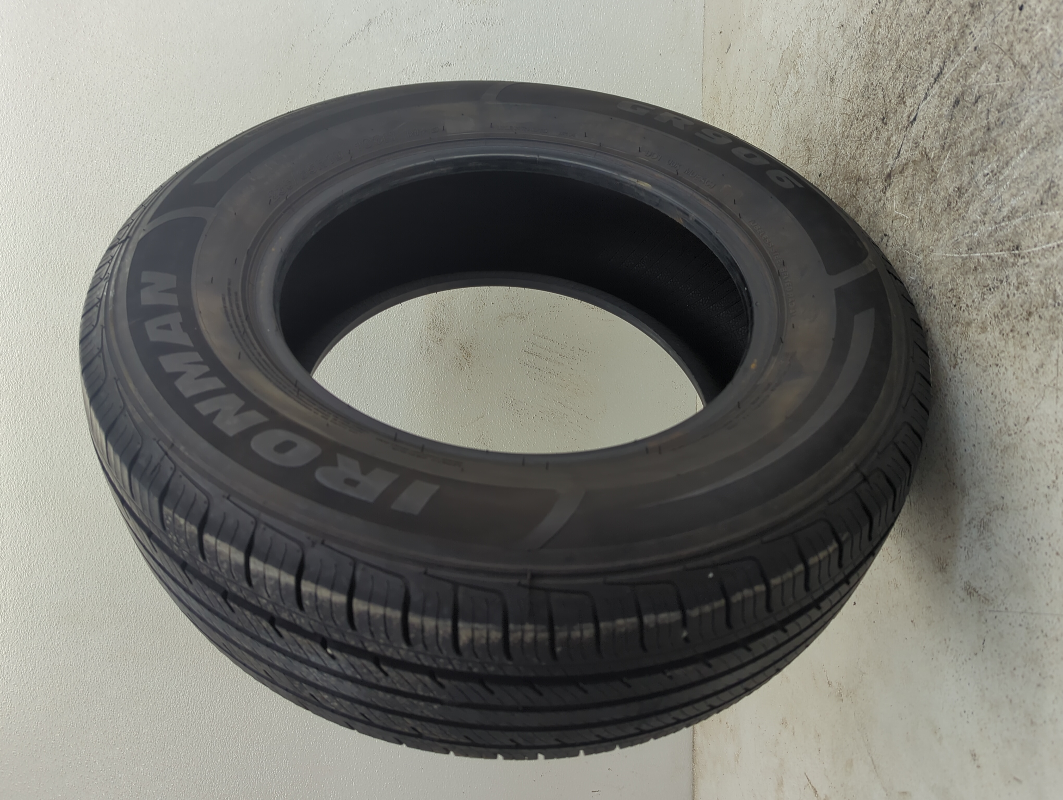 Picture of Used Tire 235/65R16 IRONMAN GR906 103H - Tread Depth 8/32