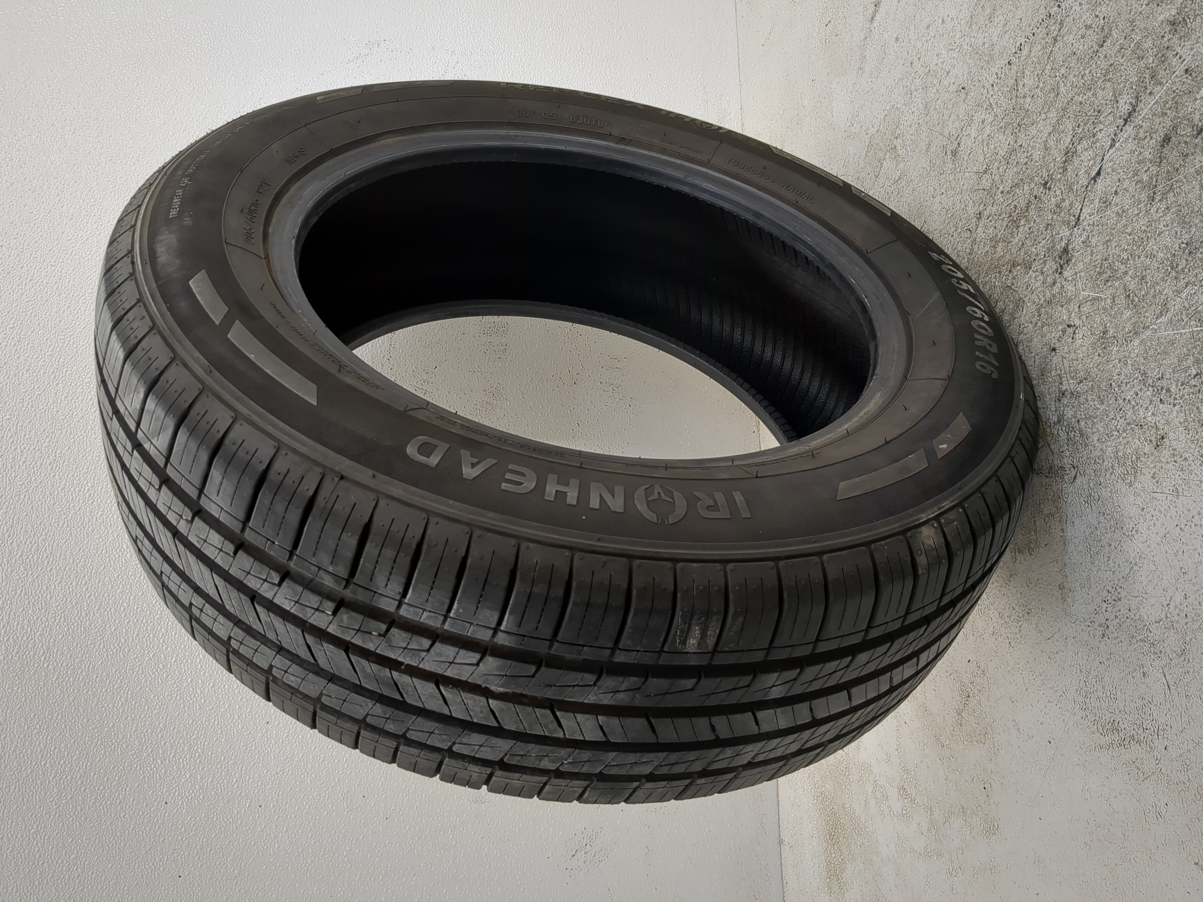 Picture of Used Tire 205/60R16 IRONHEAD REFLEX IHO1 92V - Tread Depth 9/32