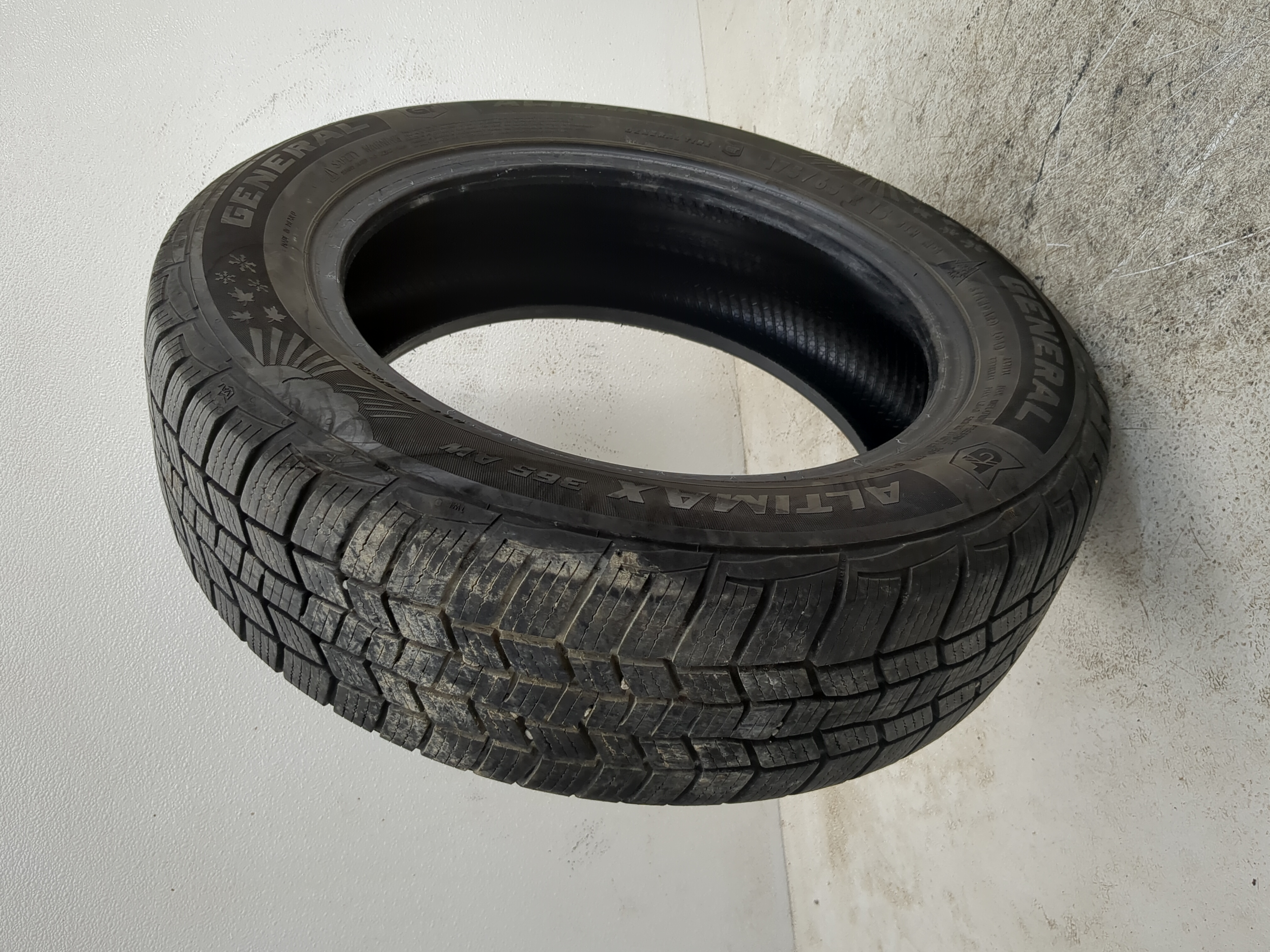 Picture of Used Tire 175/65R15 GENERAL ALTIMAX 365 AW 84H - Tread Depth 6/32