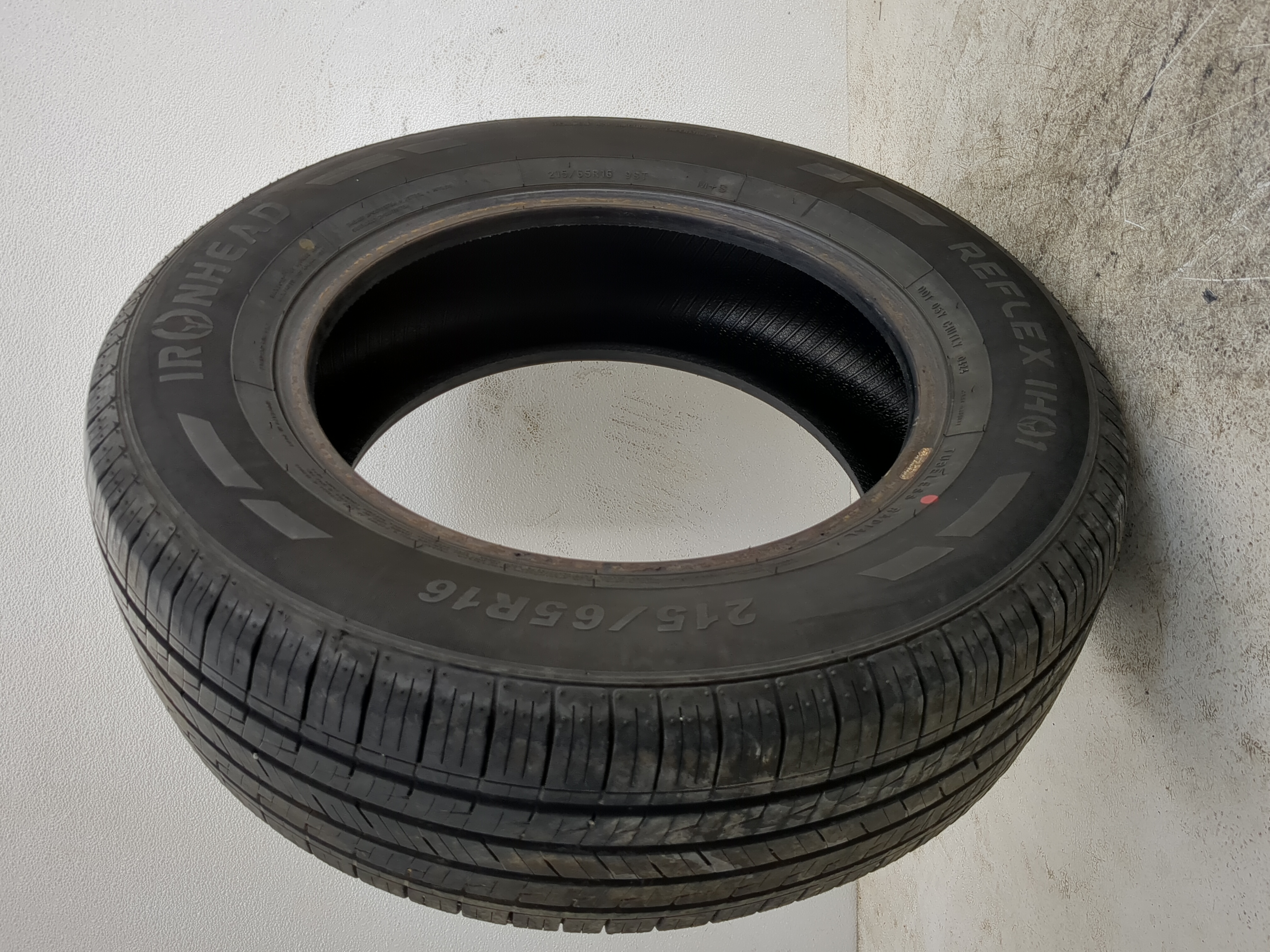 Picture of Used Tire 215/65R16 IRONHEAD REFLEX IHO1 98T - Tread Depth 7/32