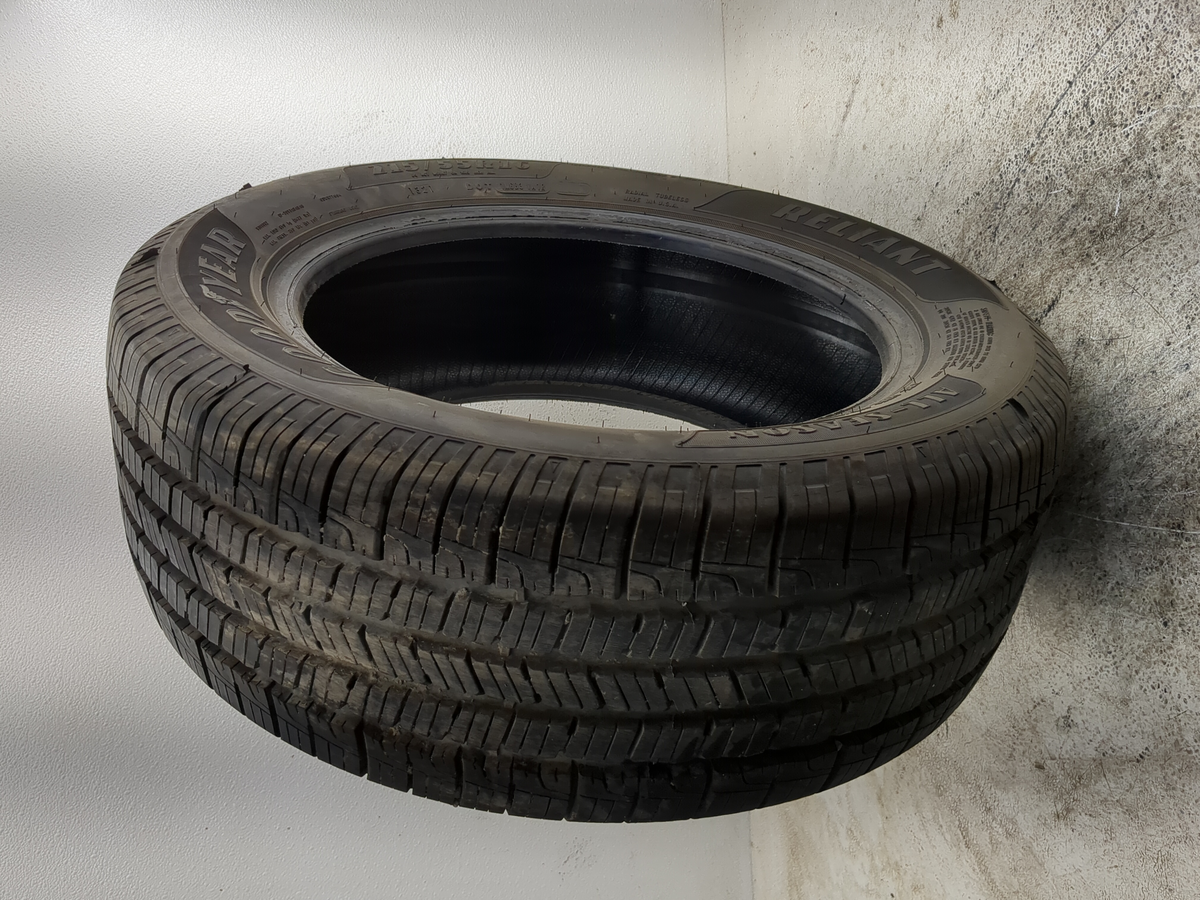 Picture of Used Tire 215/55R16 GOOD YEAR RELIANT 93V - Tread Depth 10/32