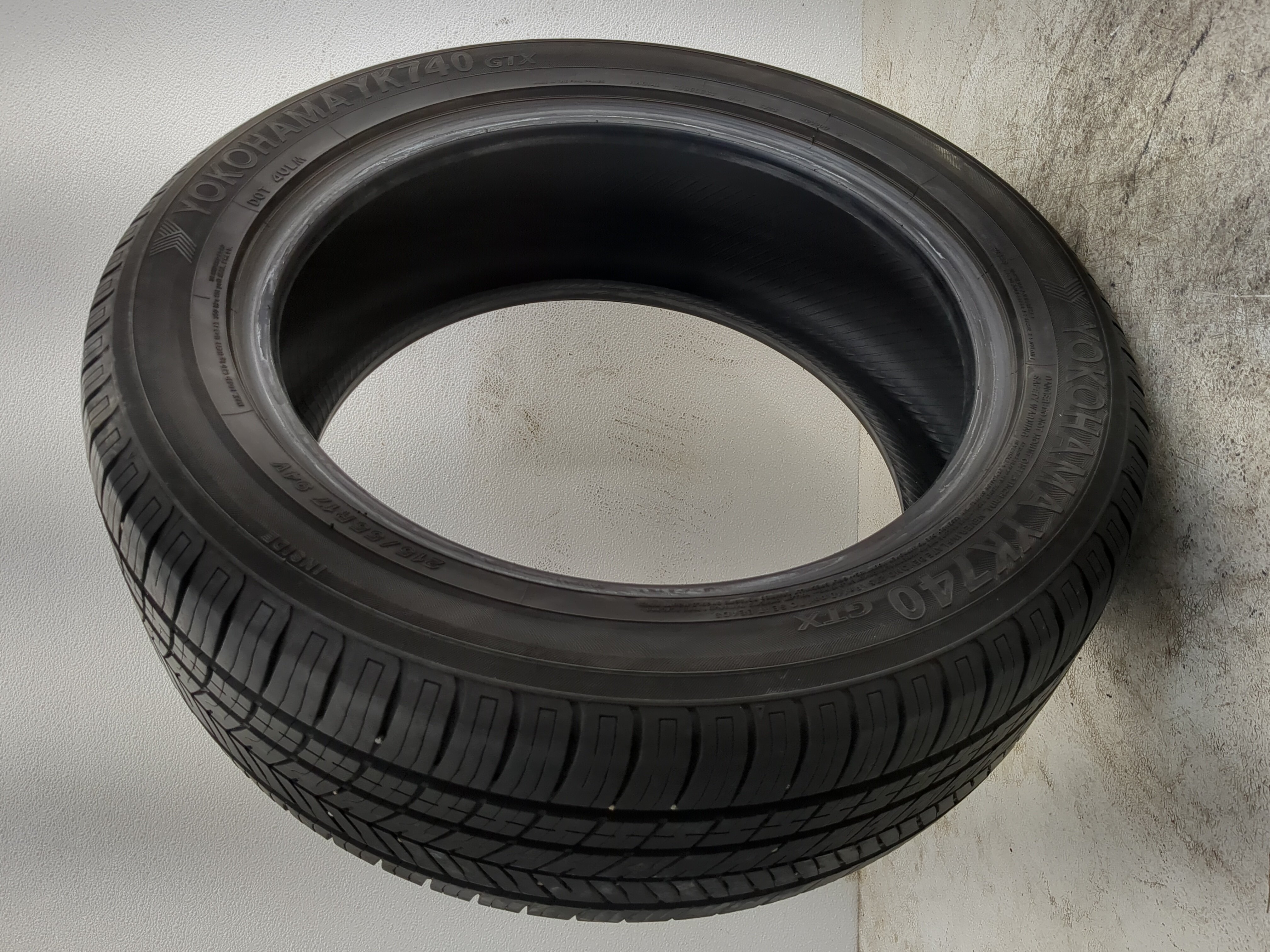 Picture of Used Tire 215/55R17 YOKOHAMA YK740 GTX 94V - Tread Depth 8.5/32