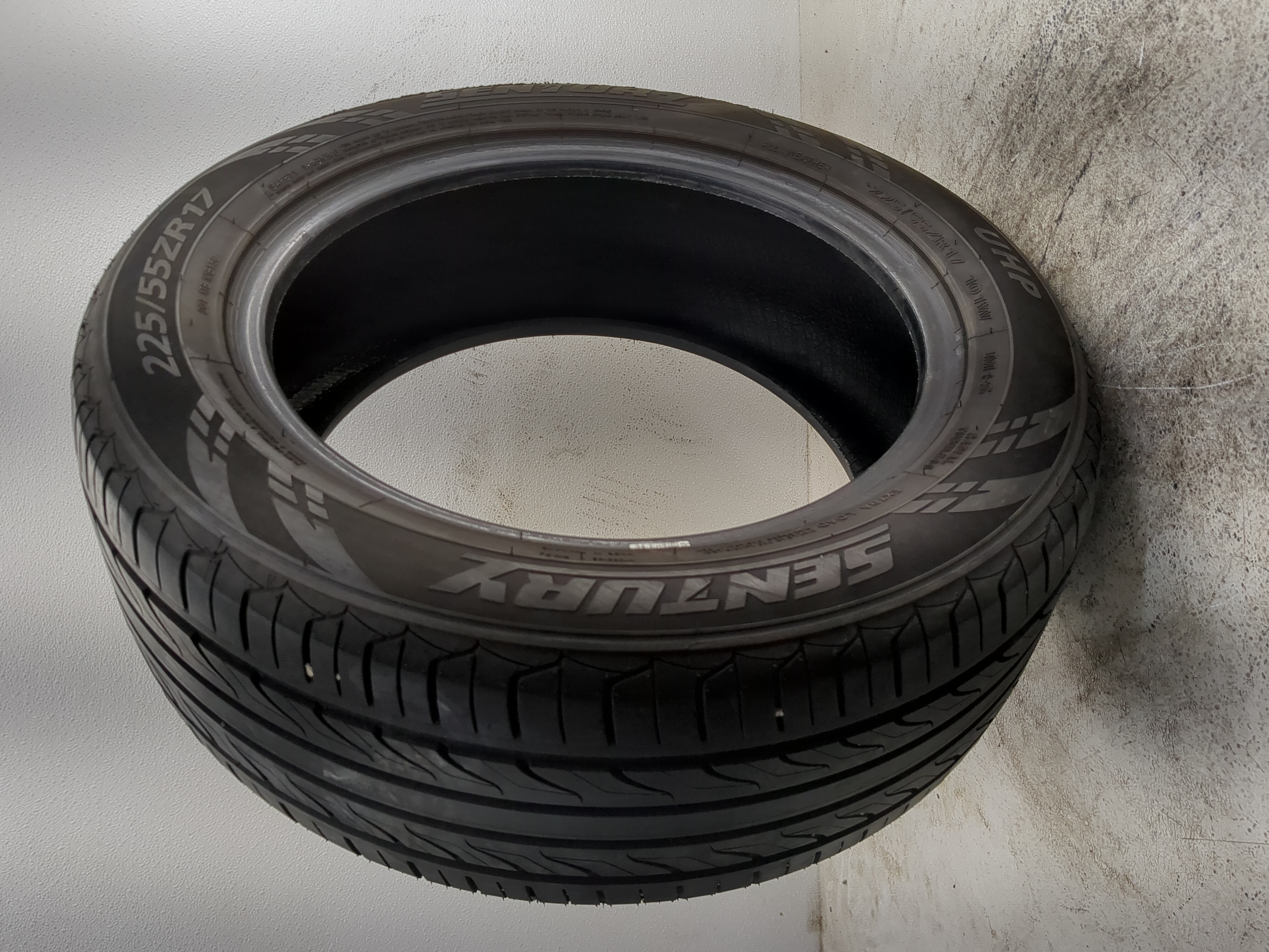 Picture of Used Tire 225/55R17 SENTURY UHP 101W - Tread Depth 8/32