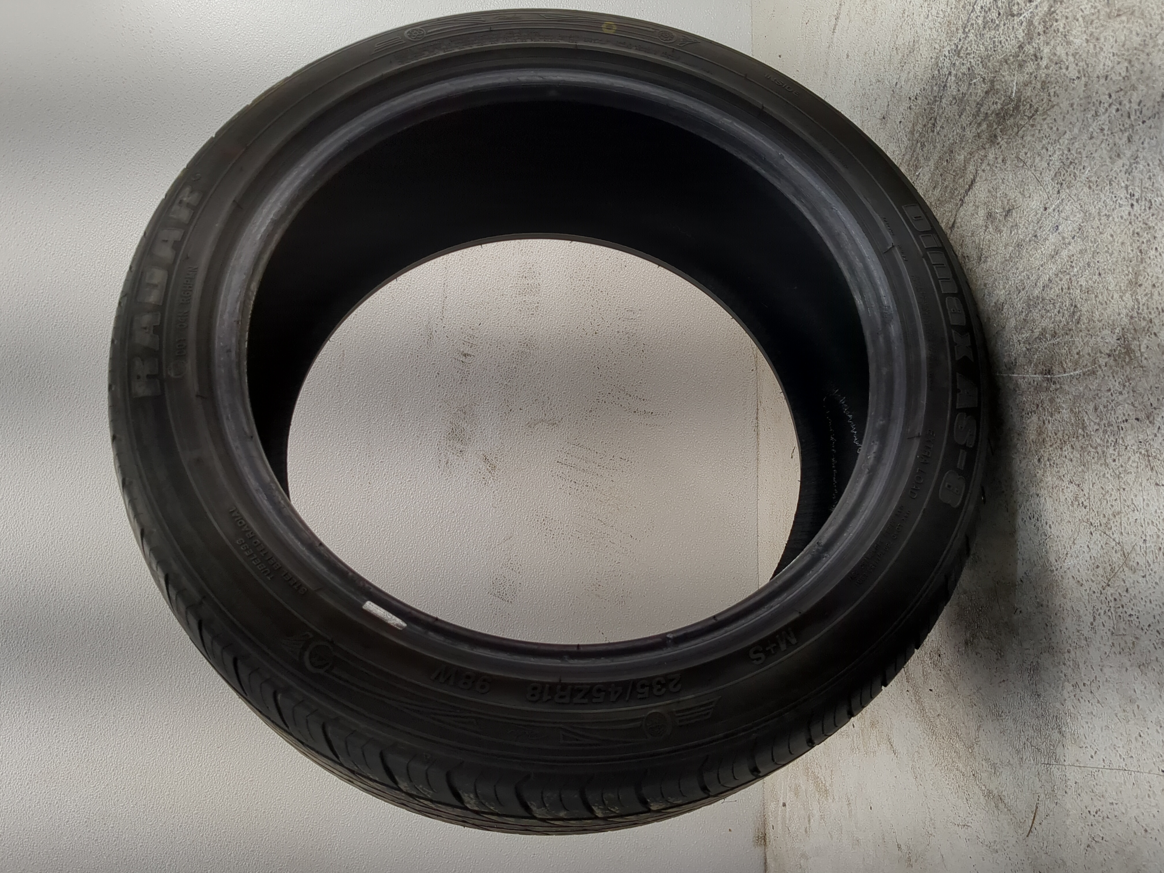 Picture of Used Tire 235/45ZR18 RADAR DIMAX AS-8 98W - Tread Depth 8/32