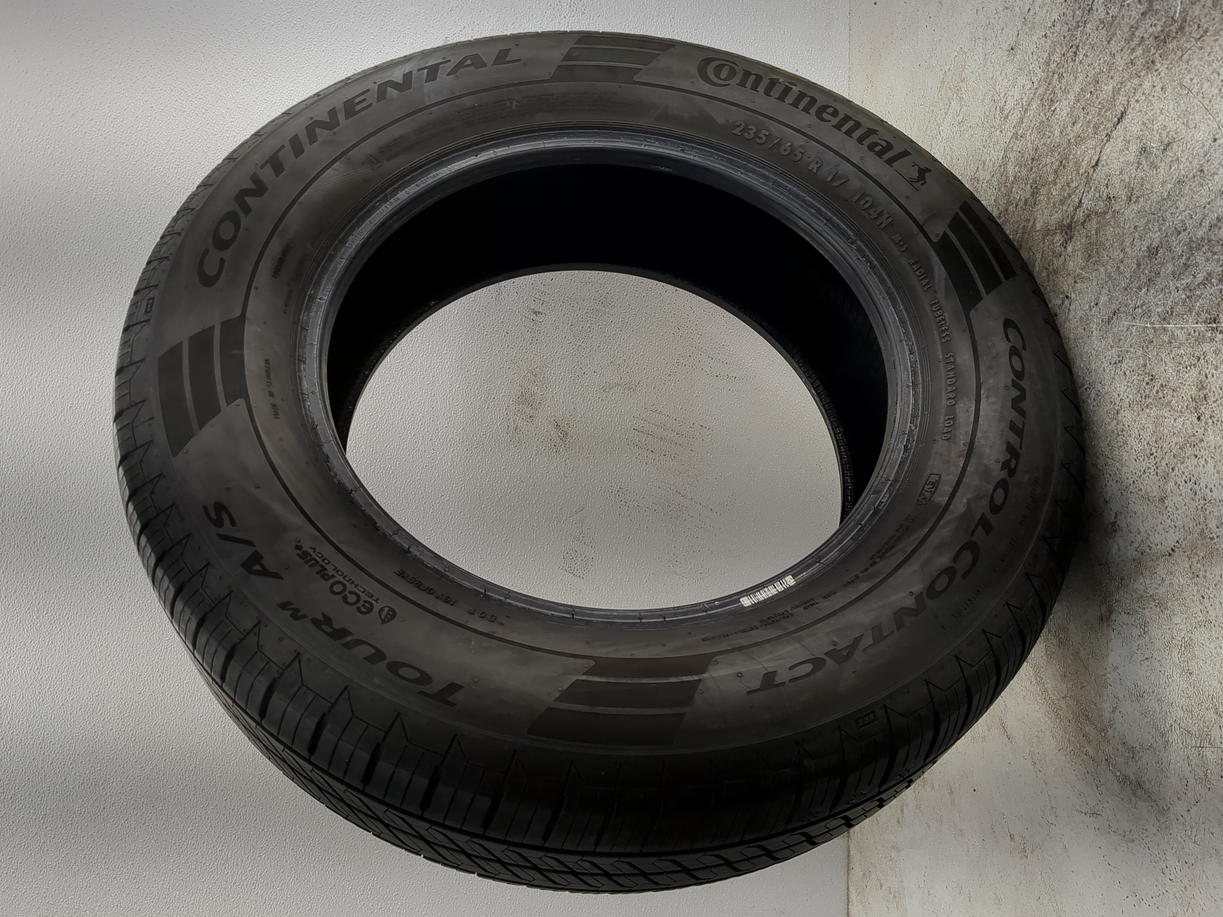 Picture of Used Tire 235/65R17 CONTINETNAL CONTROL CONTACT TOUR A/S 104H - 9/32