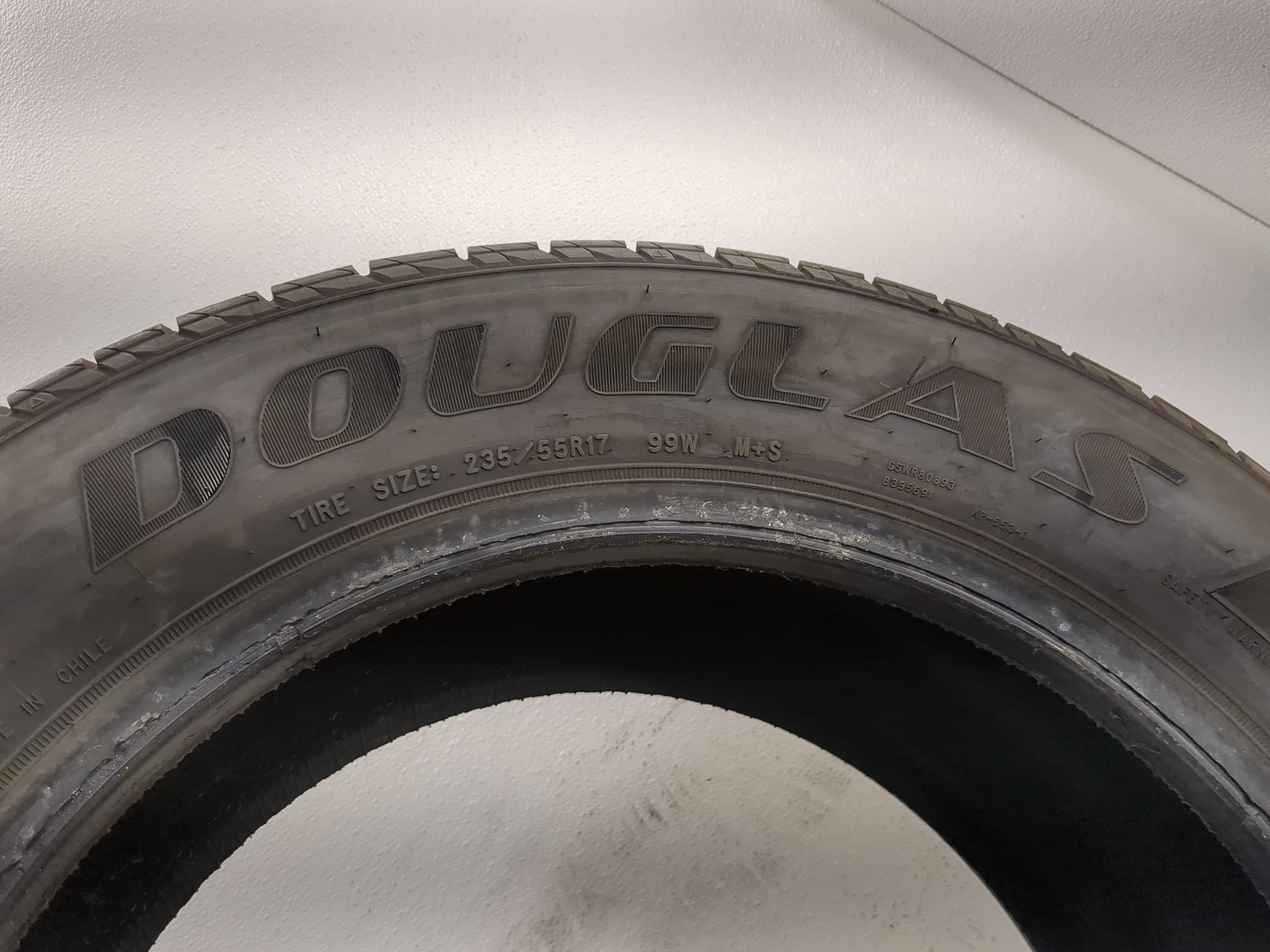 Picture of Used Tire 235/55R17 DOUGLAS TOURING A/S 99W - Tread Depth 9.5/32