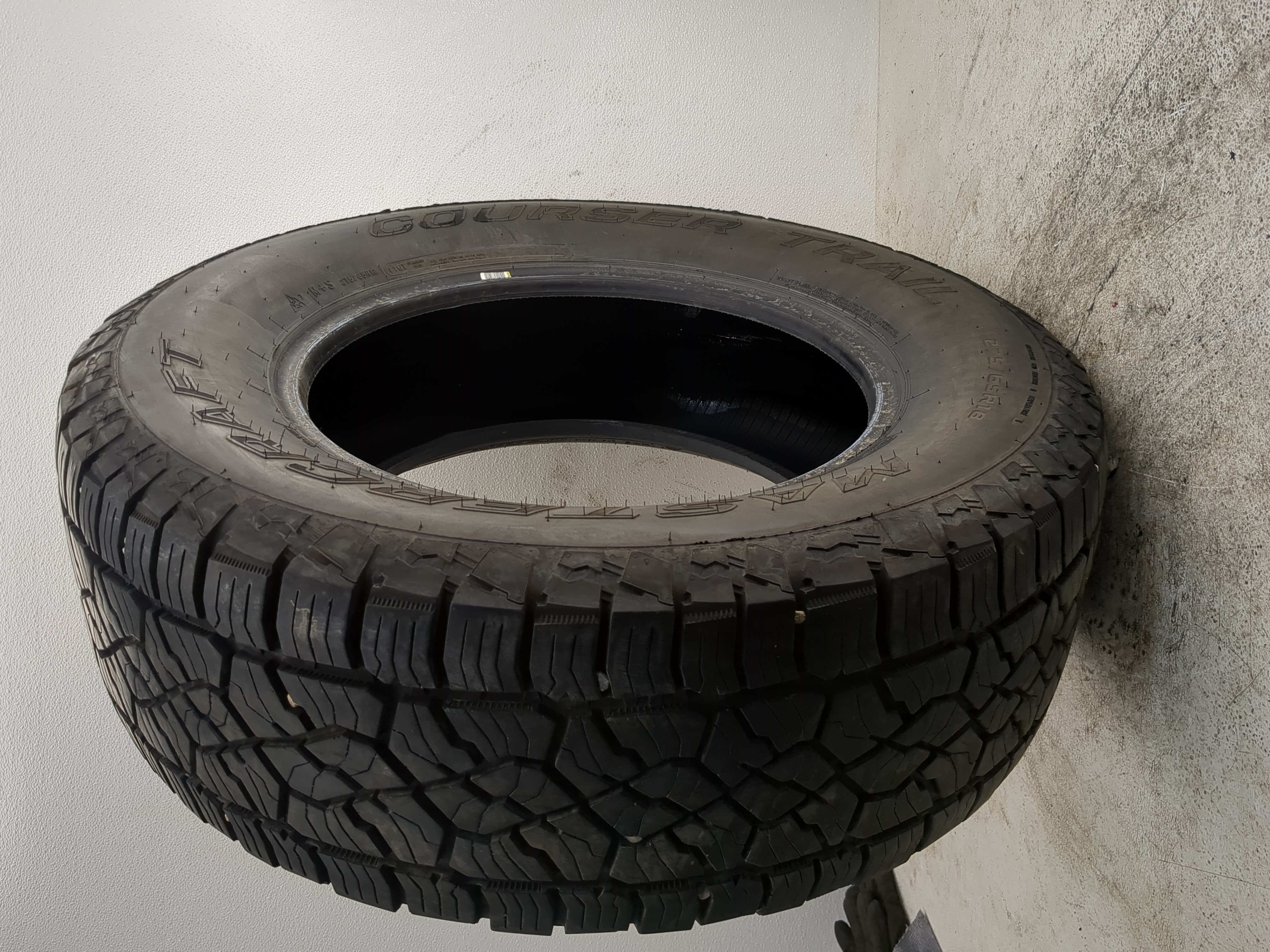 Picture of Used Tire 275/65R18 MASTERCRAFT COURSER TRAIL 116T - Tread Depth 9/32