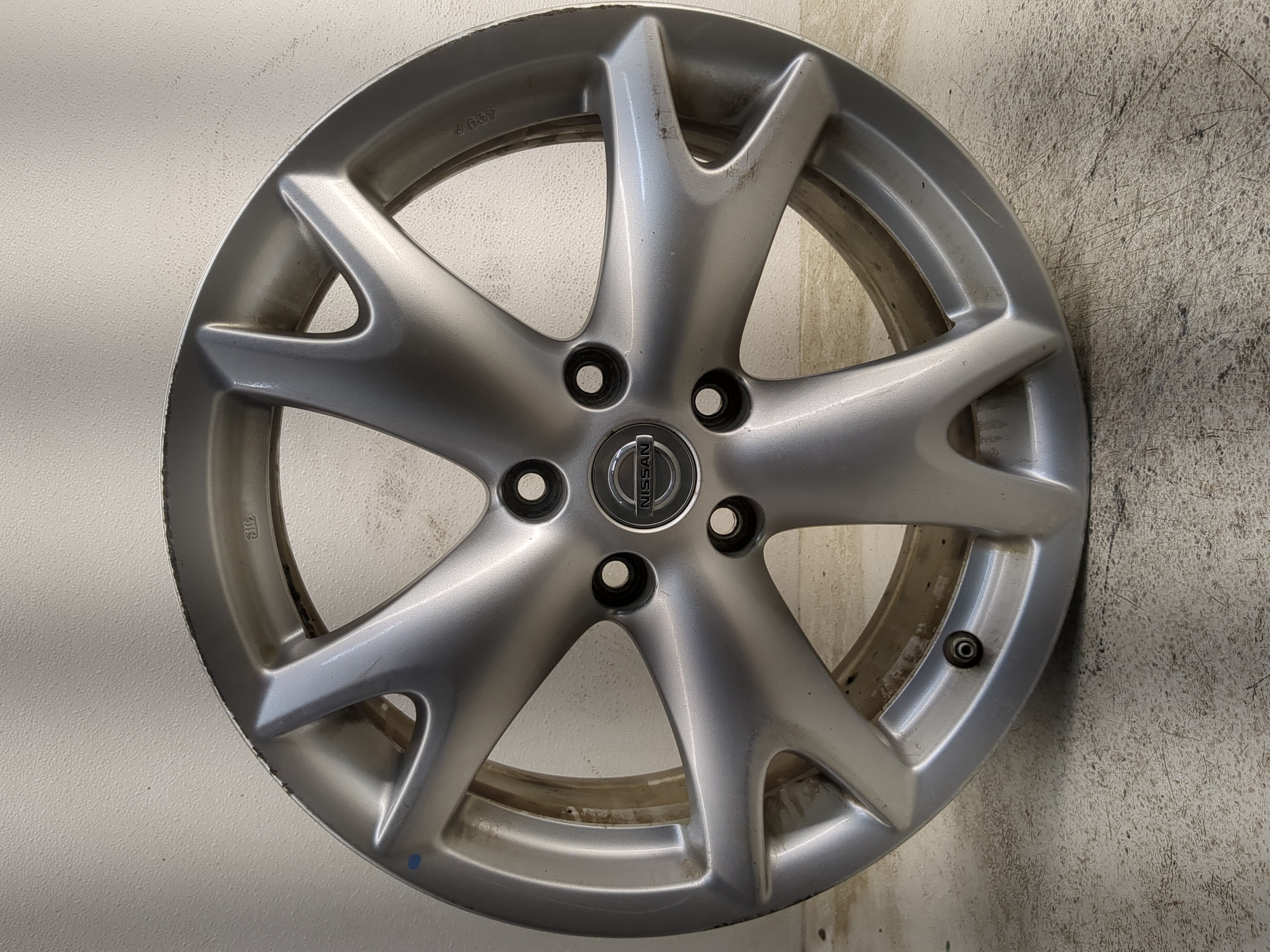 Picture of 2008-2012 Nissan Rogue Oem Wheel Rim 1211534