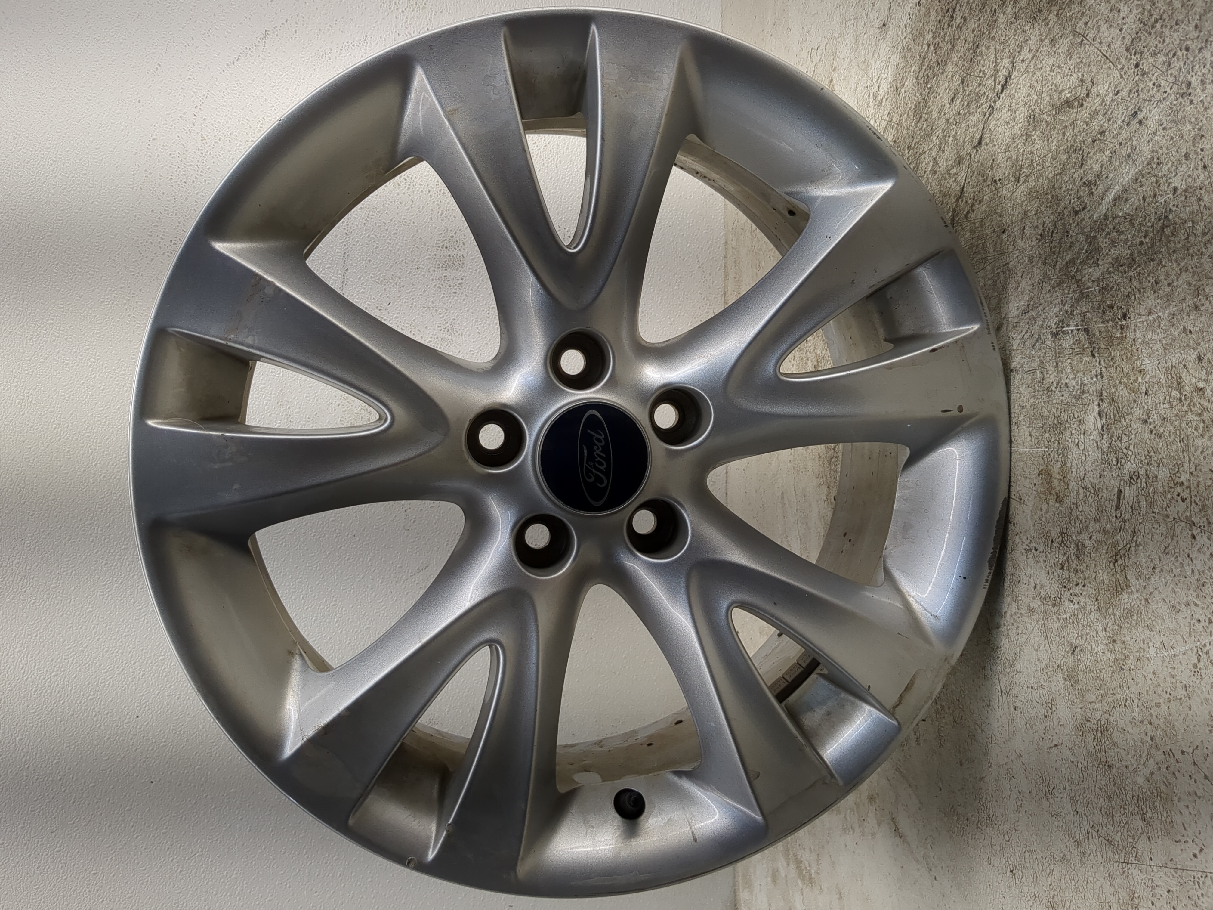 2010-2012 Ford Taurus Oem Wheel Rim 1212574 - Oemusedautoparts1.com