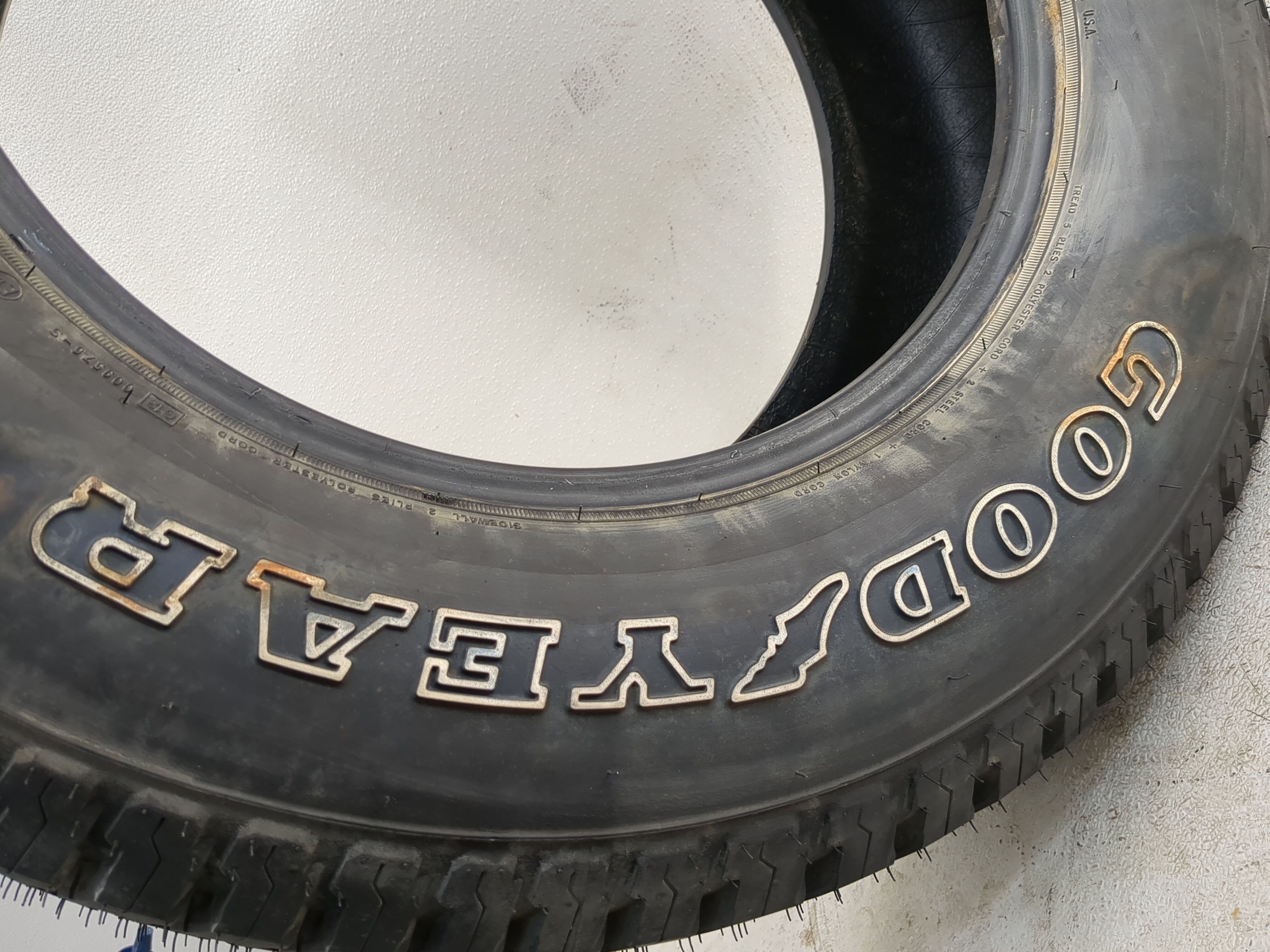 Used Tire LT275/65R18 GOODYEAR WRANGLER AT/S 113/110S - Tread Depth 15/32 - Oemusedautoparts1.com