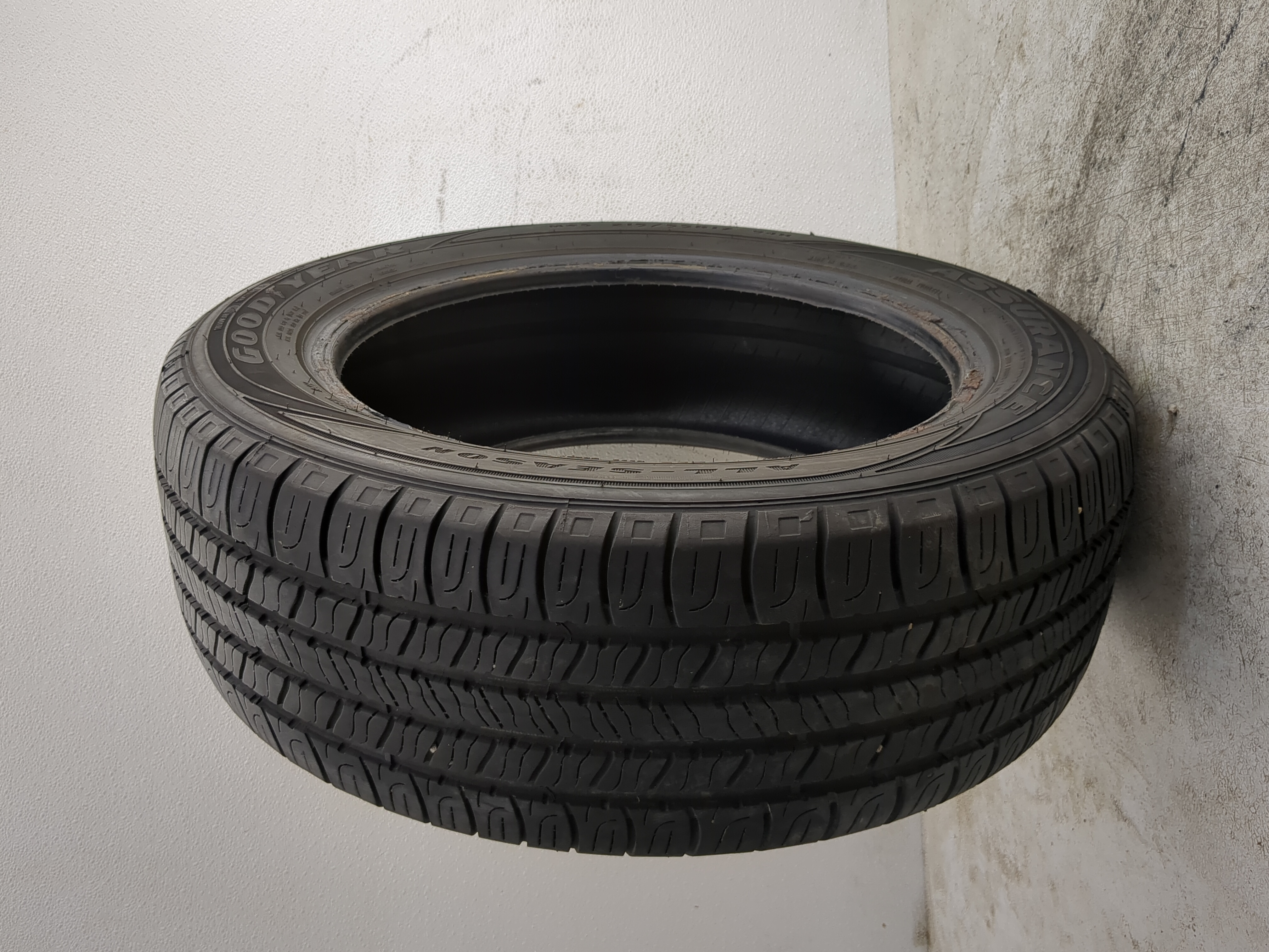 Used Tire 215/55R17 GOODYEAR ASSURANCE 94H - Tread Depth 6.5/32 - Oemusedautoparts1.com