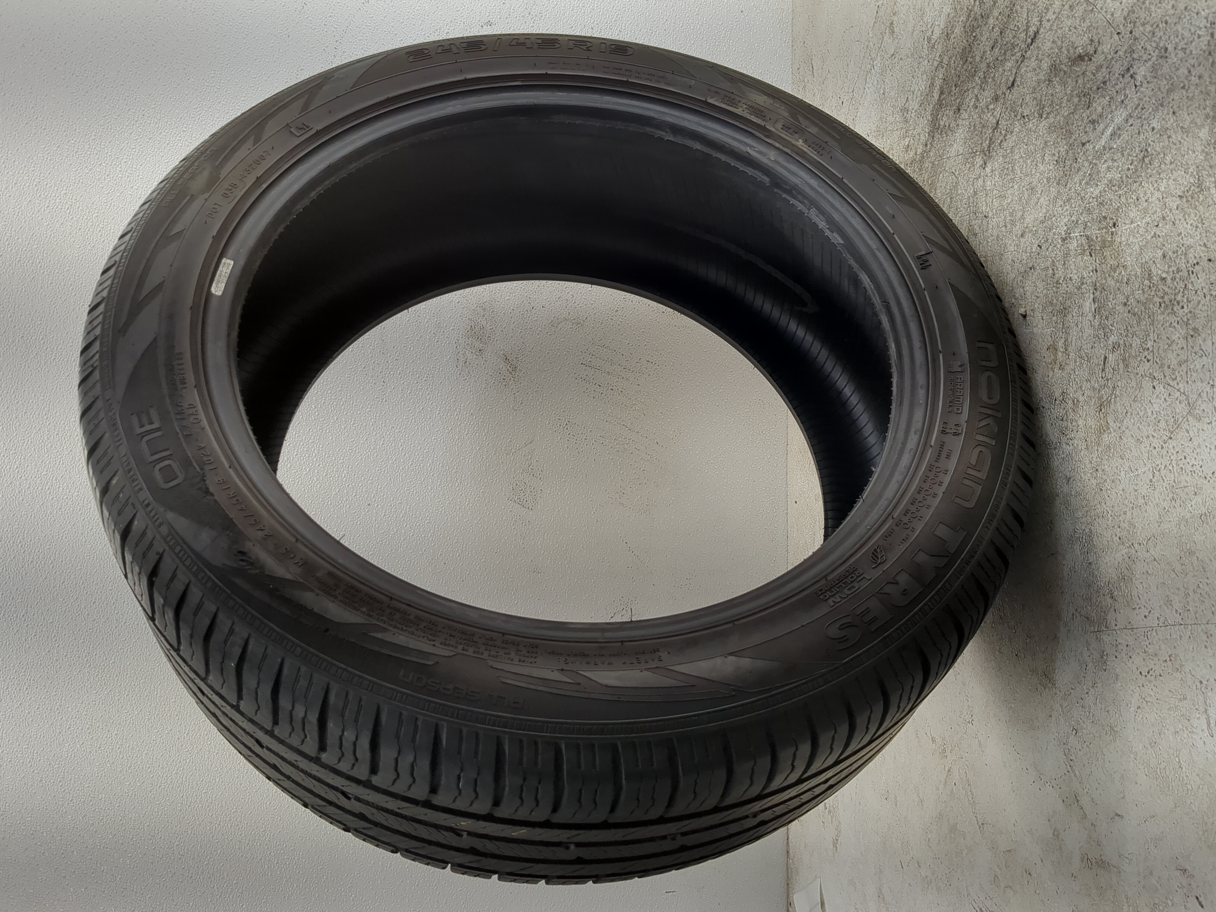 Used Tire 245/45R19 NOKIAN TYRE ONE 102V - Tread Depth 9.5/32 - Oemusedautoparts1.com