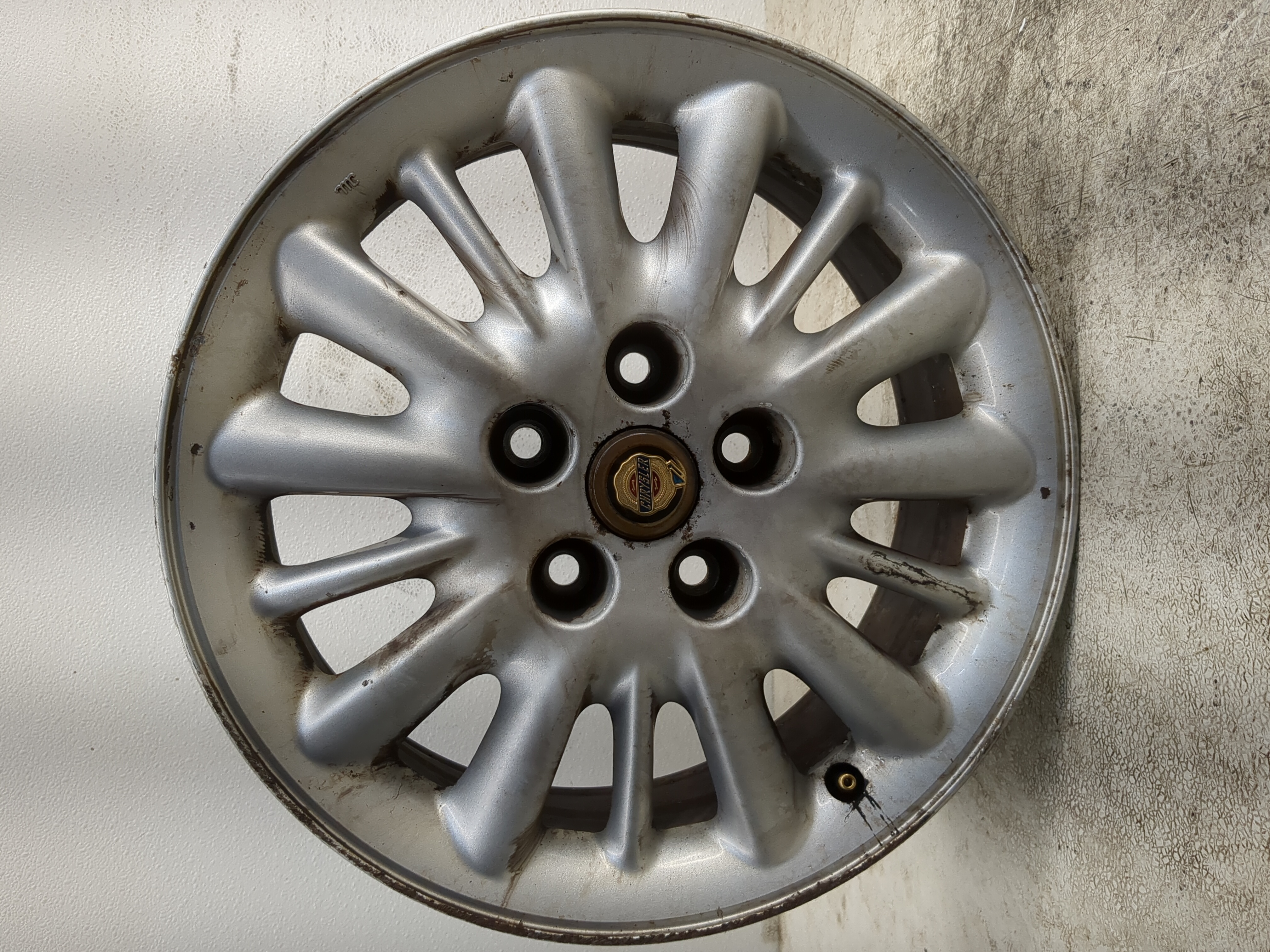 2001-2003 Chrysler Town & Country Oem Wheel Rim 1212738 - Oemusedautoparts1.com