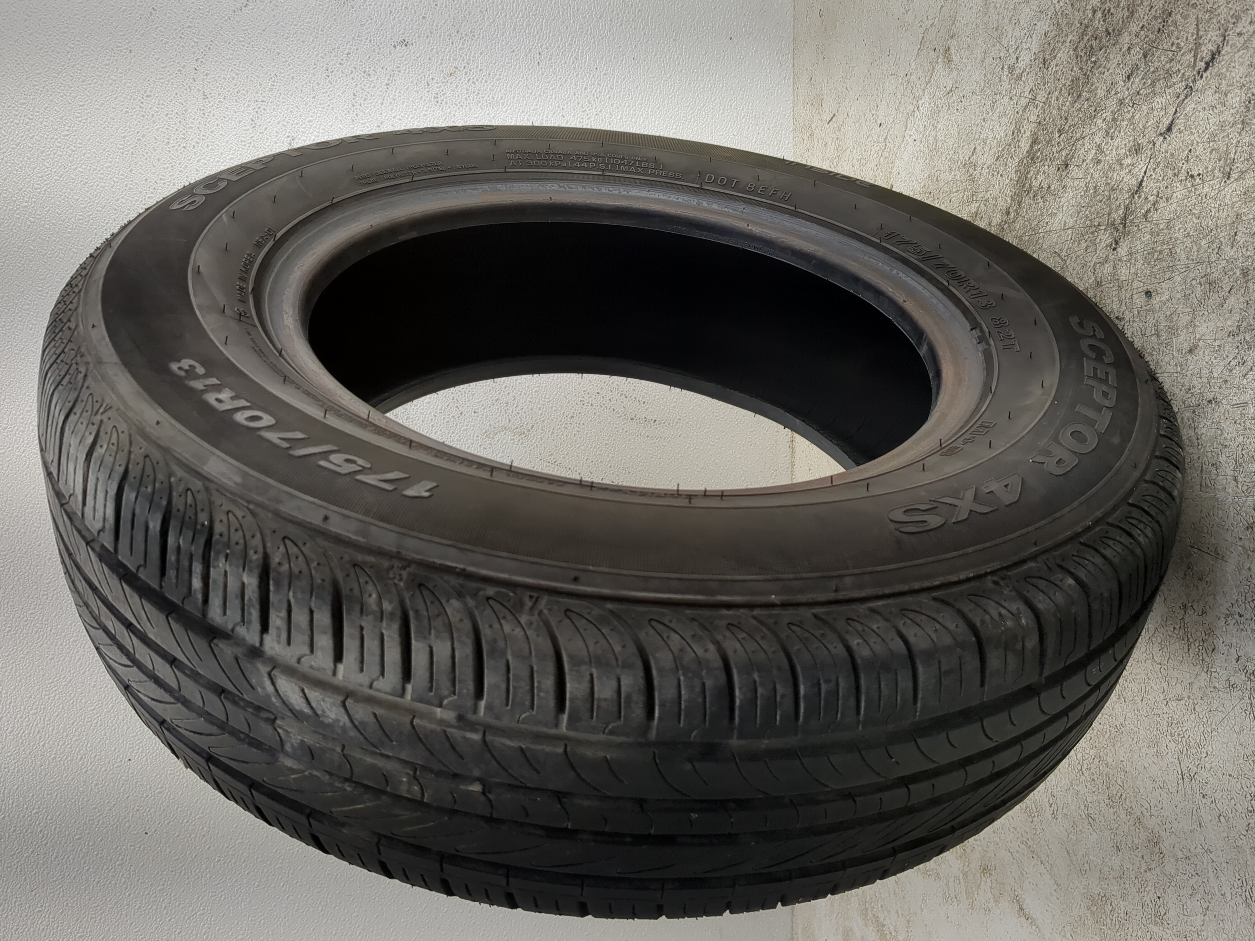 Picture of Used Tire 175/70R13 SCEPTOR 4XS 82T - Tread Depth 6.5/32