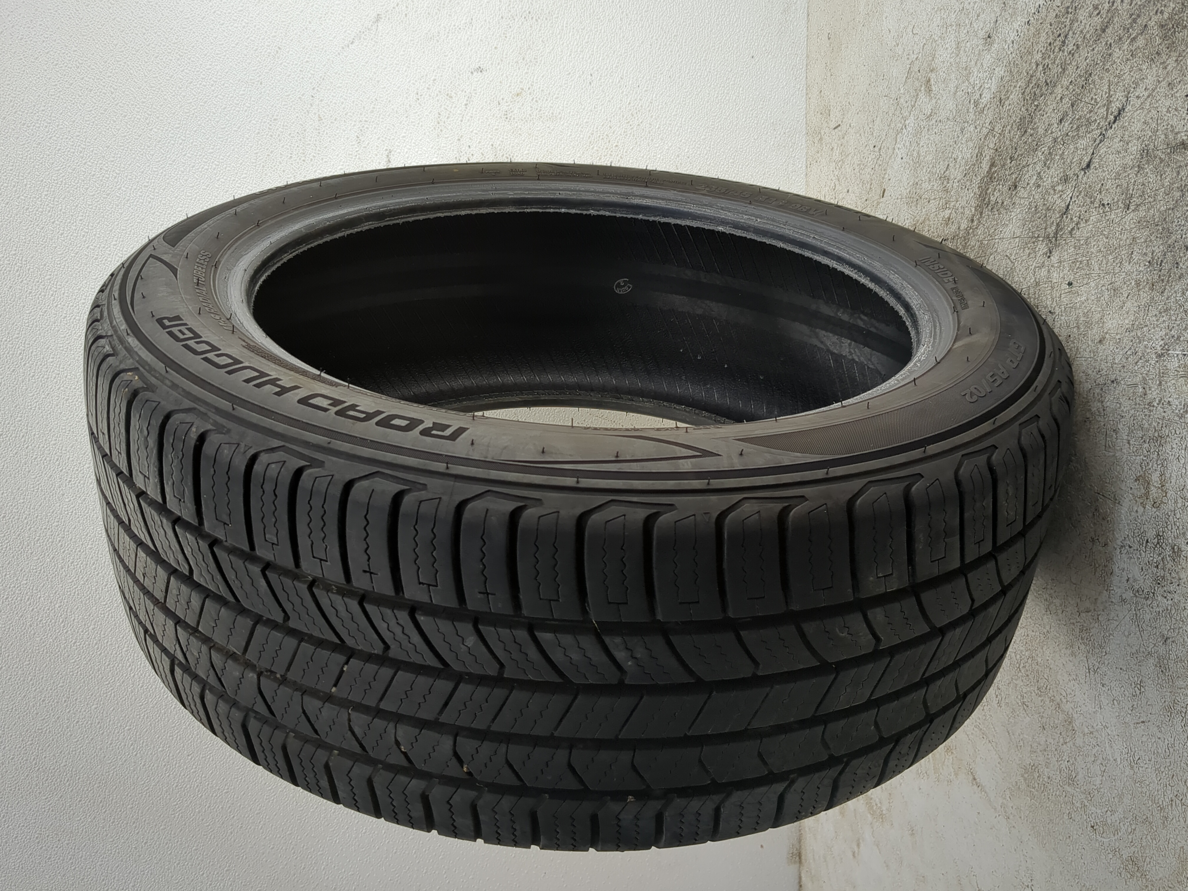 Picture of Used Tire 235/45R18 ROAD HUGGER GTP AS/02 98V - Tread Depth 9.5/32