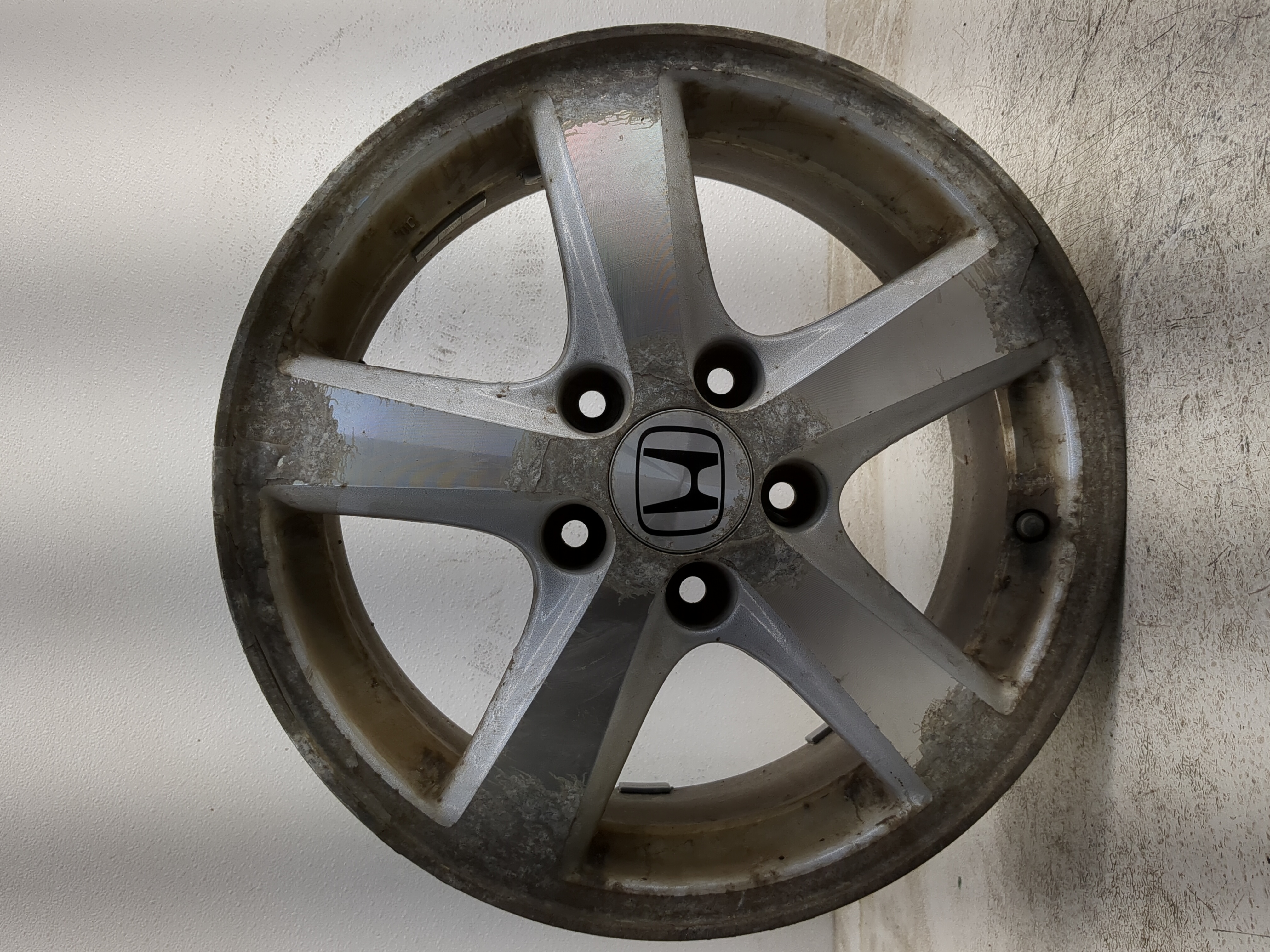 2003-2005 Honda Accord Oem Wheel Rim 1213597 - Oemusedautoparts1.com