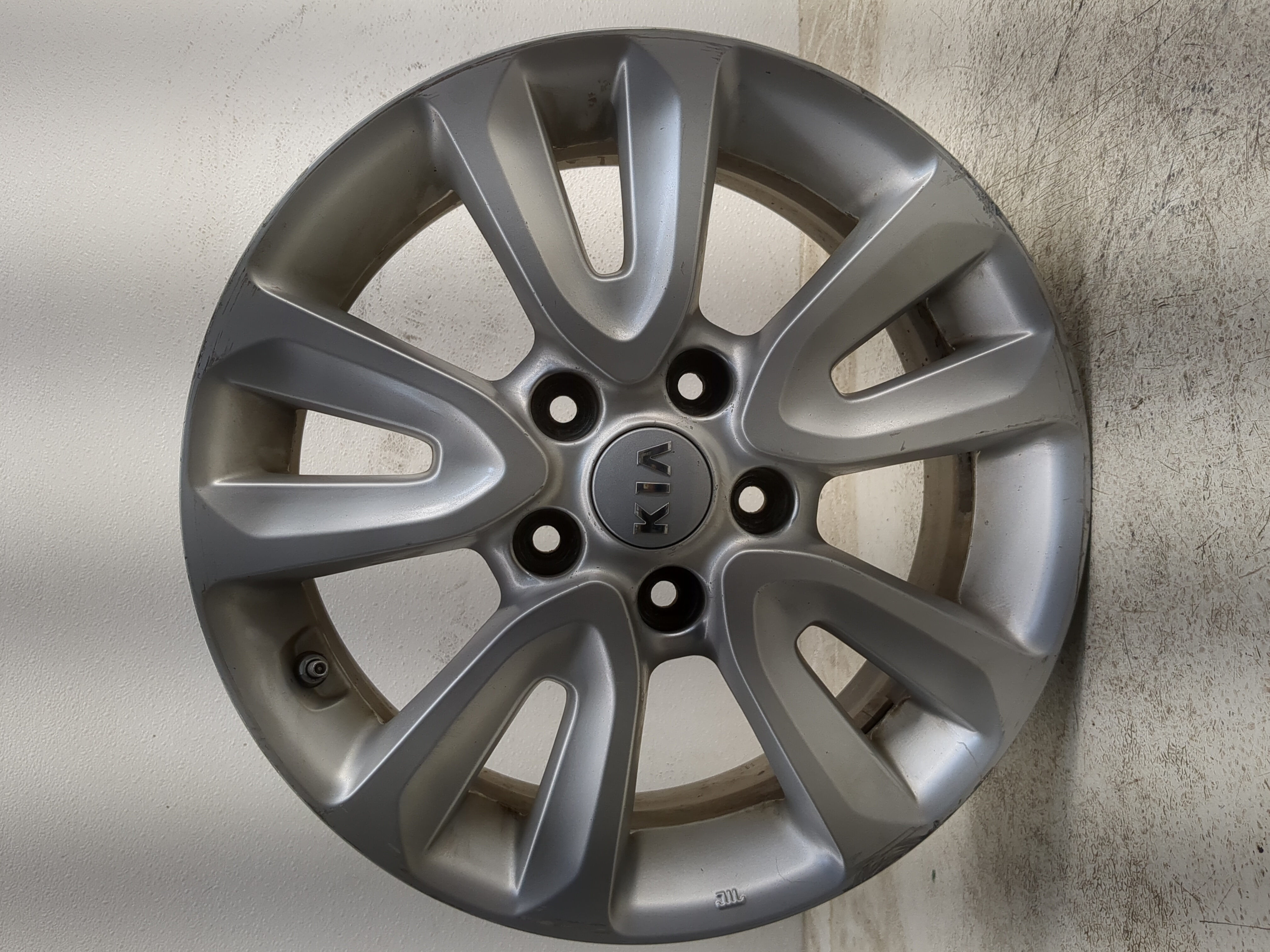 2012-2013 Kia Soul Oem Wheel Rim 1216520 - Oemusedautoparts1.com