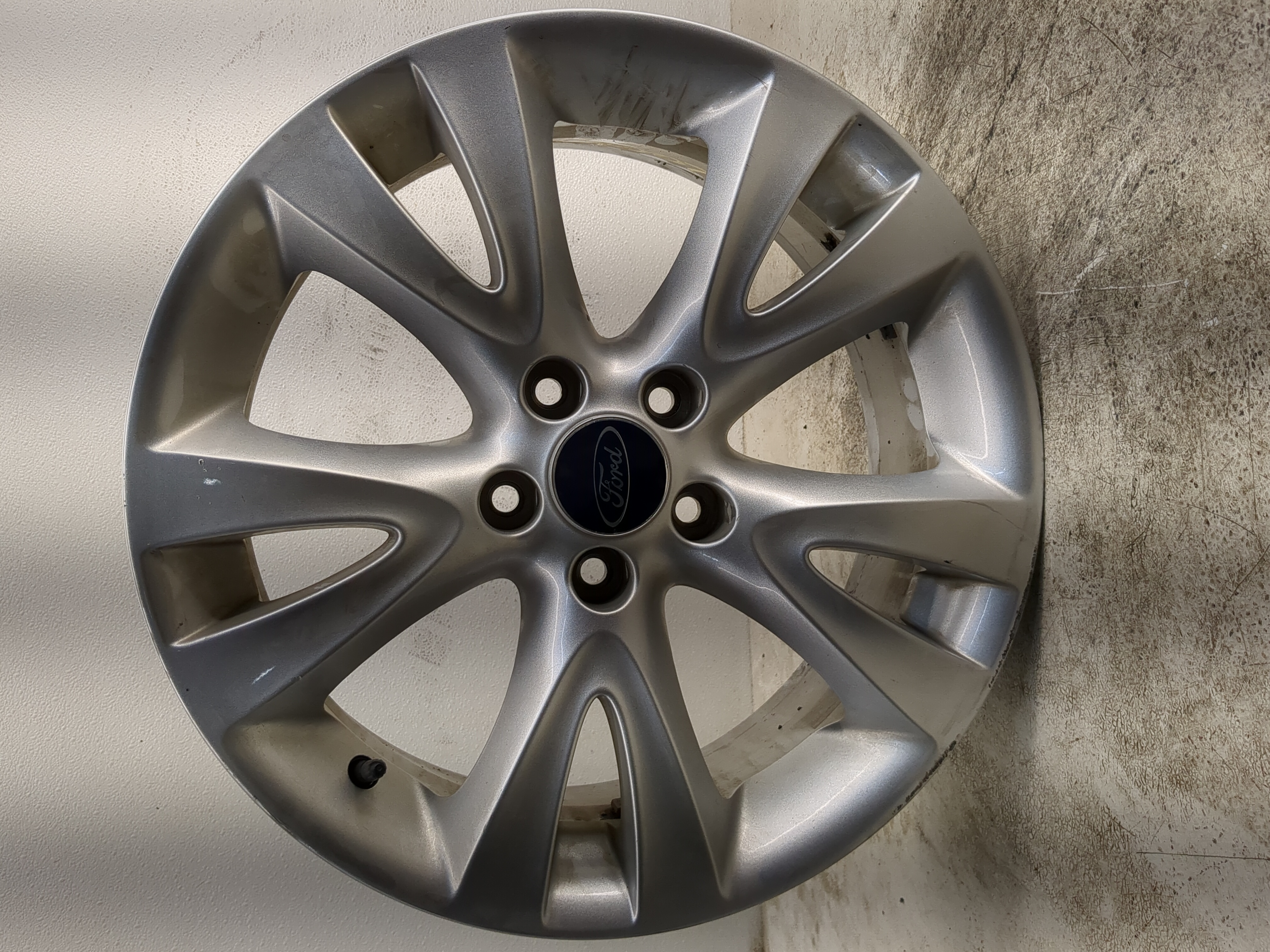 2010-2012 Ford Taurus Oem Wheel Rim 1216724 - Oemusedautoparts1.com
