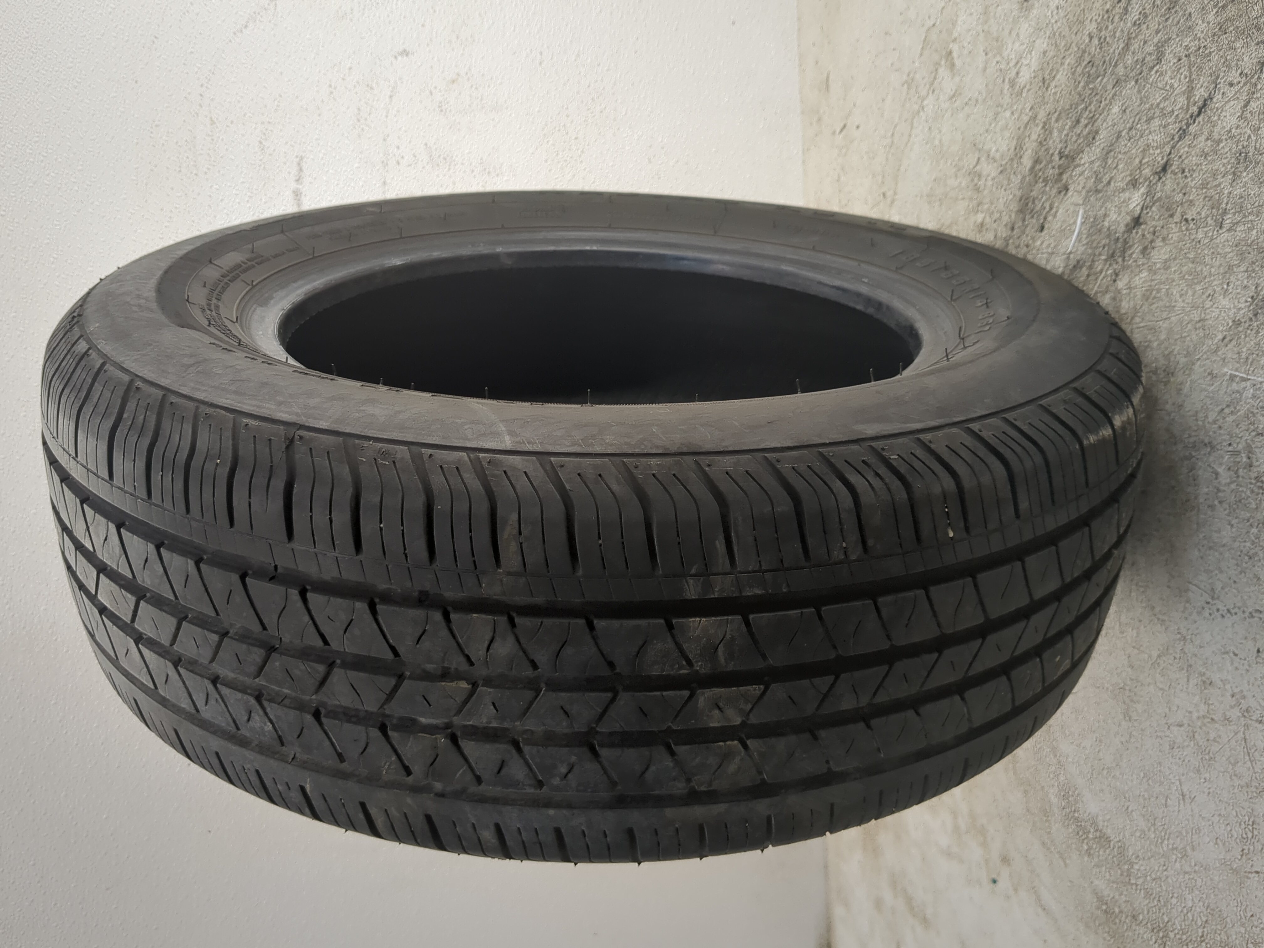 Picture of Used Tire 185/65R14 IRONMAN RADIAL RB-12 86T - Tread Depth 7/32