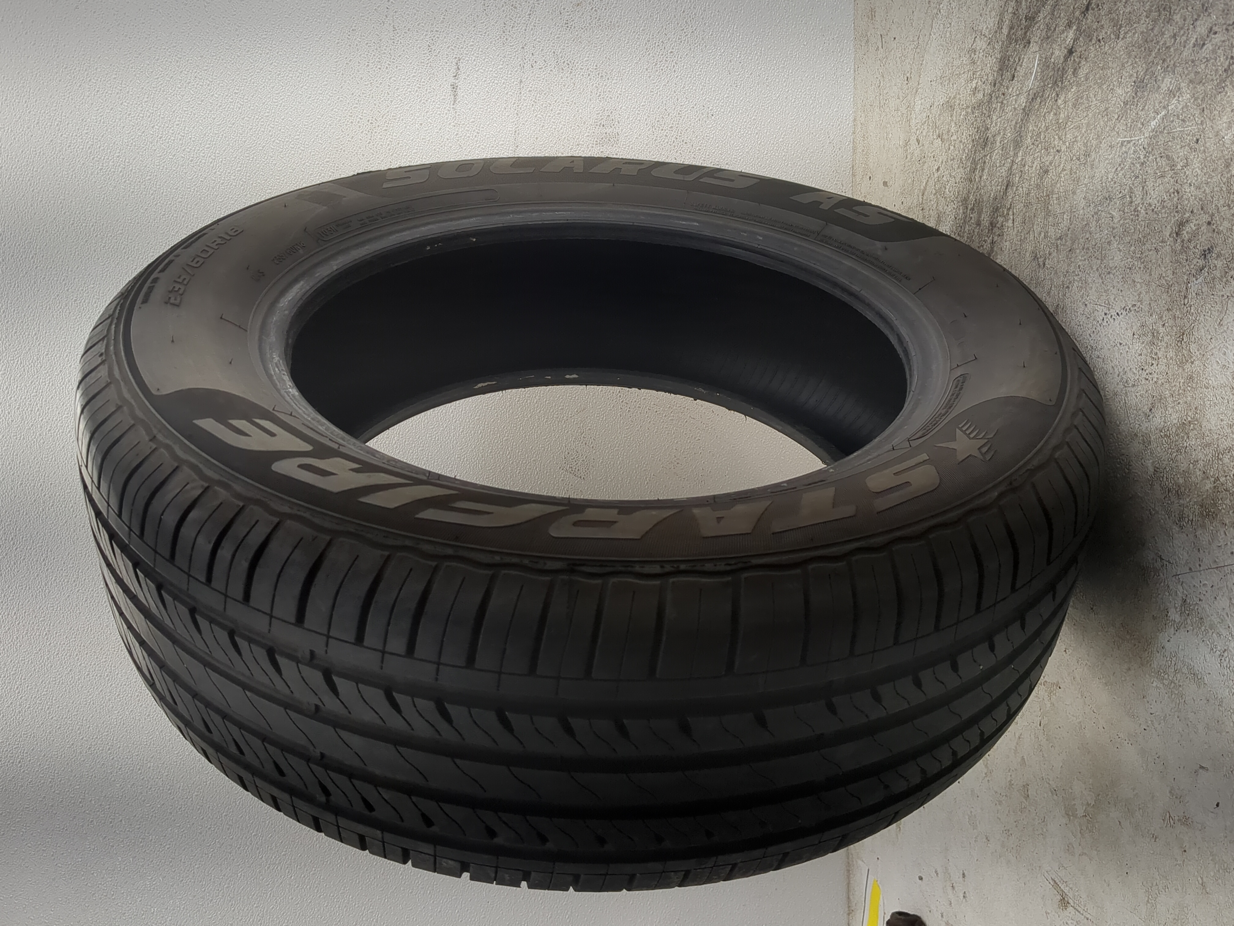 Picture of Used Tire 235/60R16 STARFIRE SOLARUS AS 103H - Tread Depth 7/32