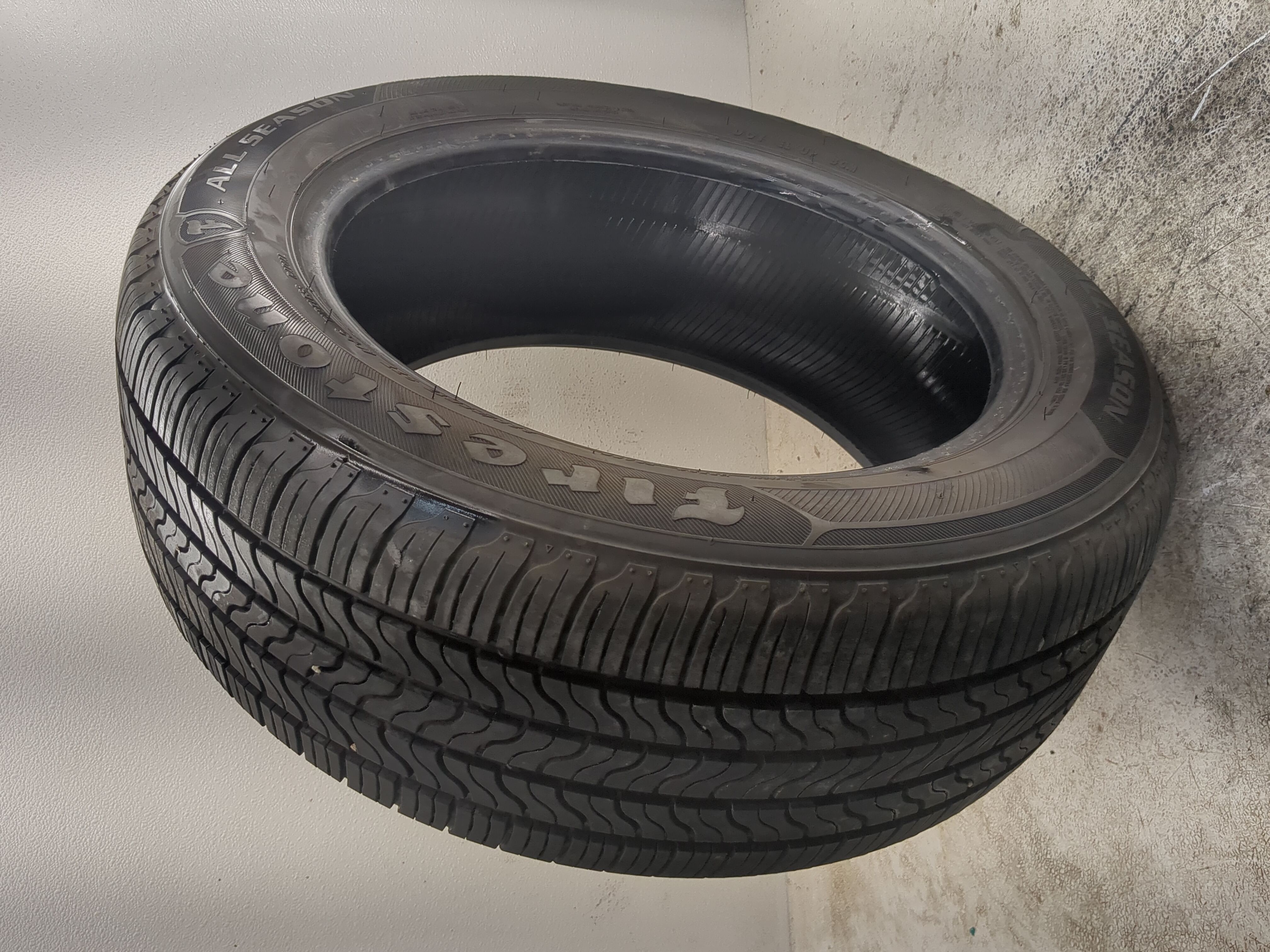 Picture of Used Tire 225/55R17 FIRESTONE ALL SEASON 97T - Tread Depth 7/32