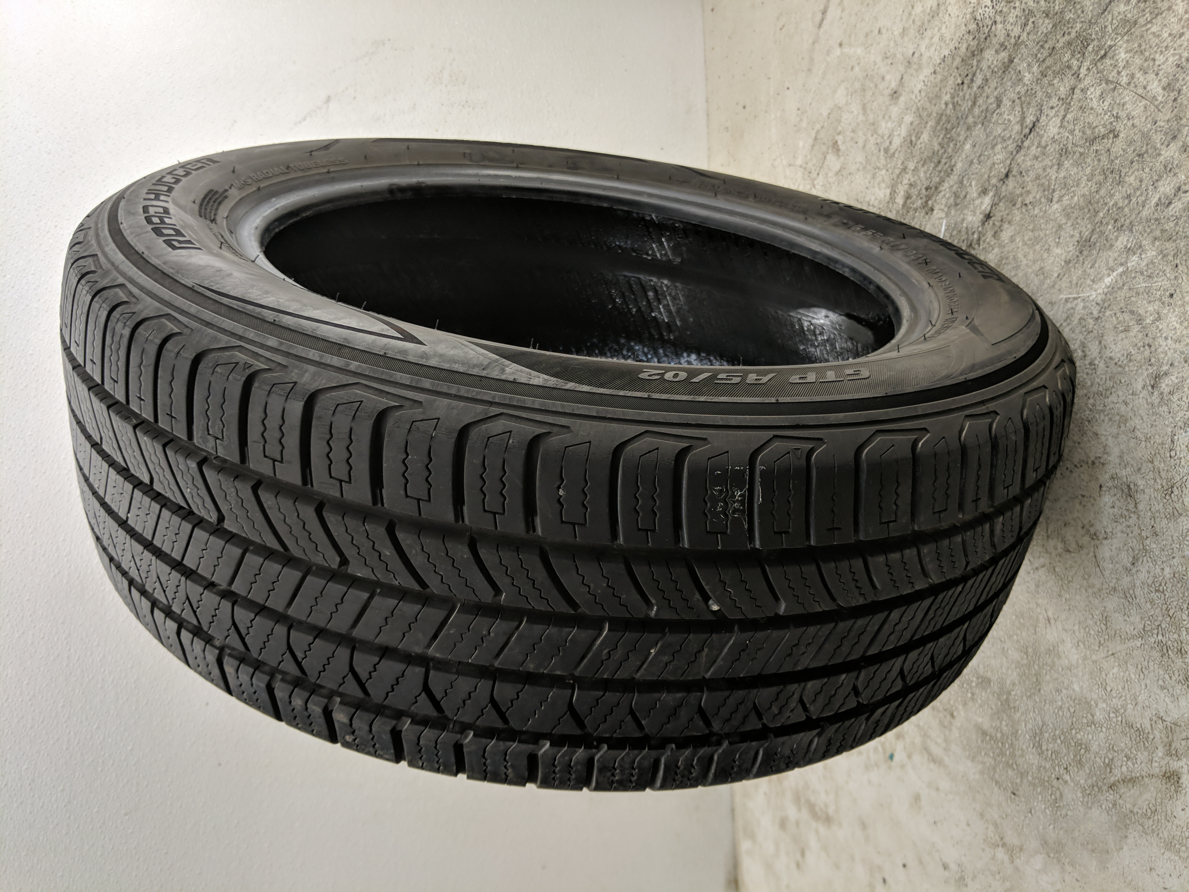 Picture of Used Tire 215/55R17 ROAD HUGGER GTP AS/02 94V - Tread Depth 9/32