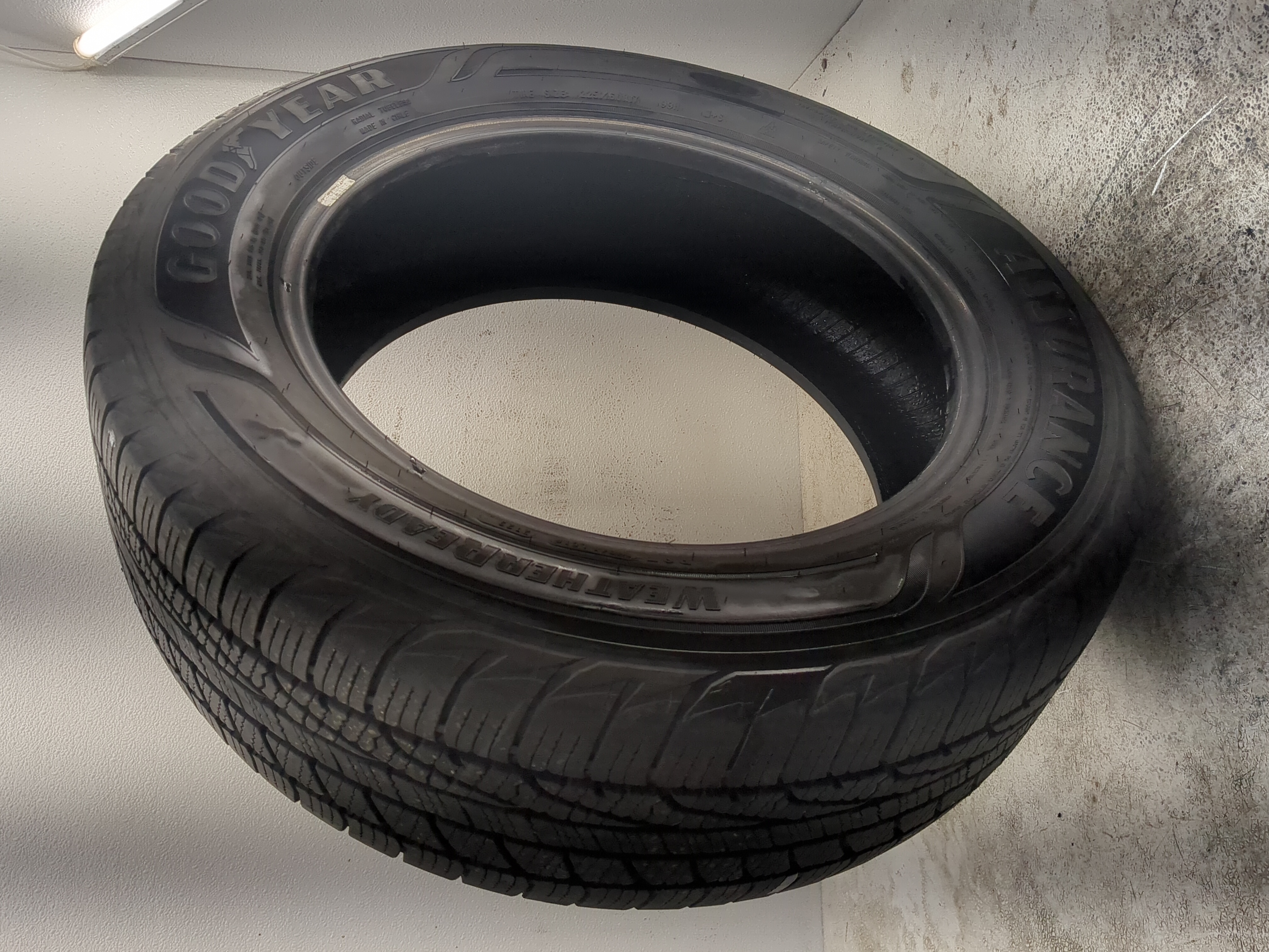 Picture of Used Tire 225/60R17 GOODYEAR ASSURANCE WEATHERREADY 99H - Tread Depth 9/32