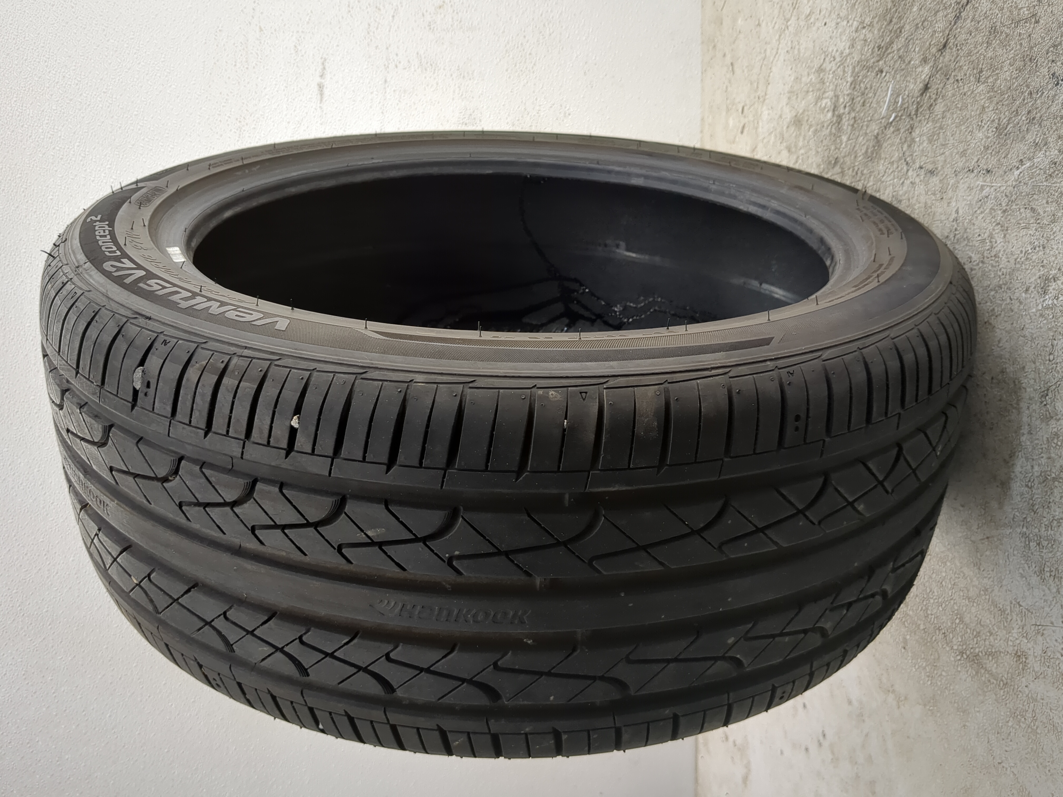 Used Tire 245/40R18 HANKOOK VENTUS V2 CONCEPT 2 97W - Tread Depth 9/32 - Oemusedautoparts1.com