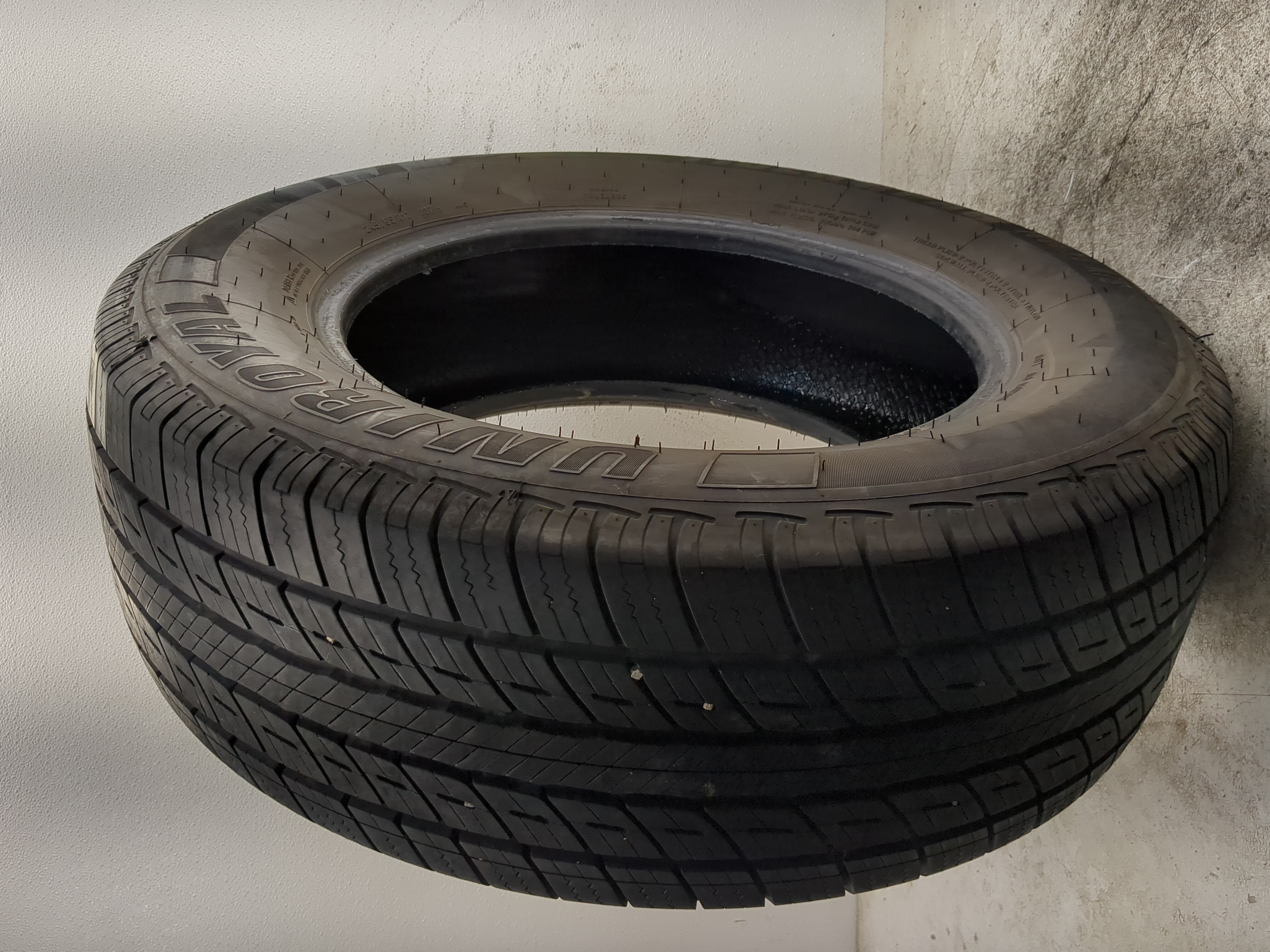 Picture of Used Tire 245/65R17 UNIROYAL TIGER PAW TOURING A/S 107H - Tread Depth 9/32