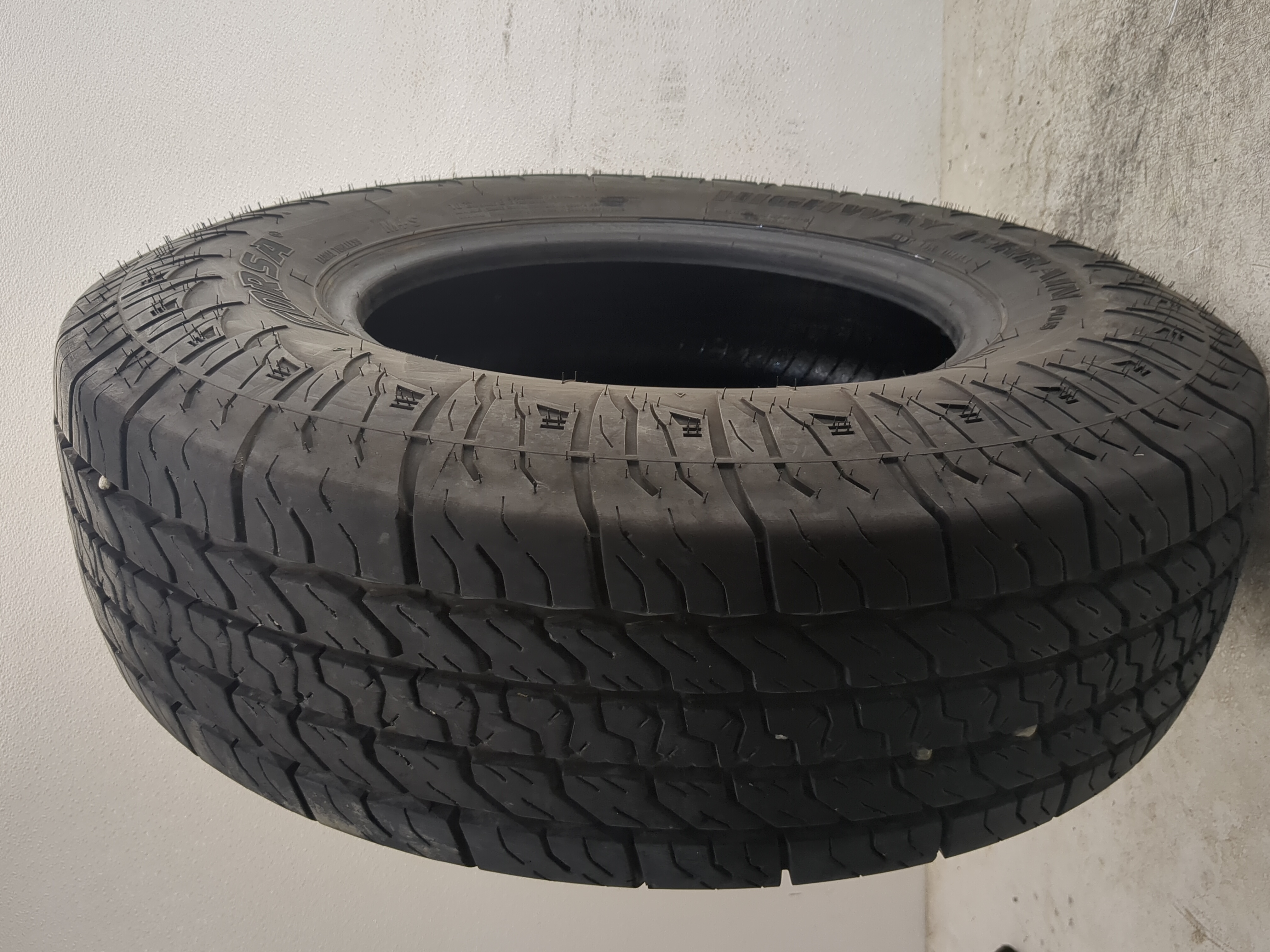 Picture of Used Tire LT245/75R16 CORSA HIGHWAY TERRAIN PLUS 120/116S - Tread Depth 11/32