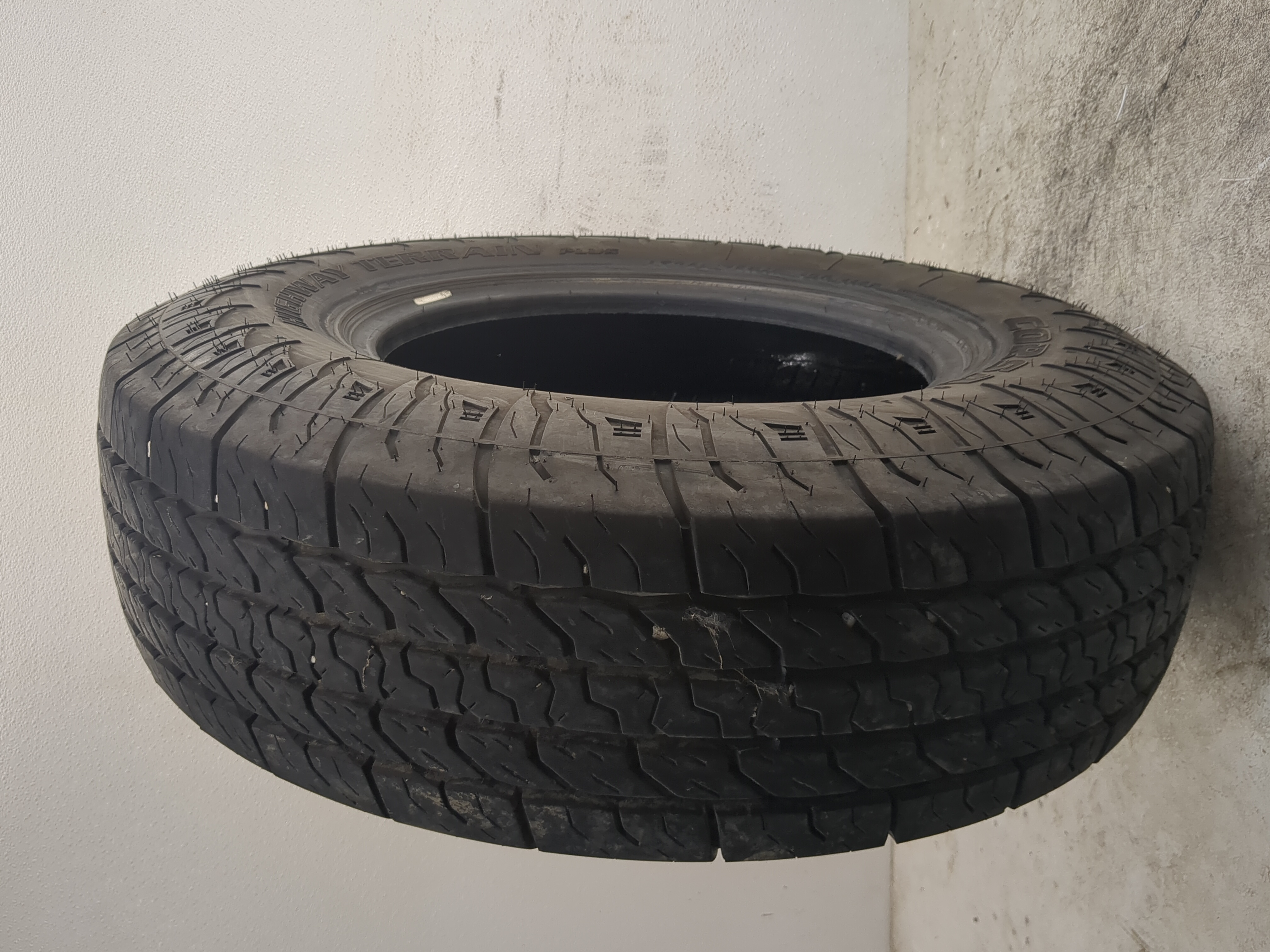 Picture of Used Tire LT245/75R16 CORSA HIGHWAY TERRAIN PLUS 120/116S - Tread Depth 11/32