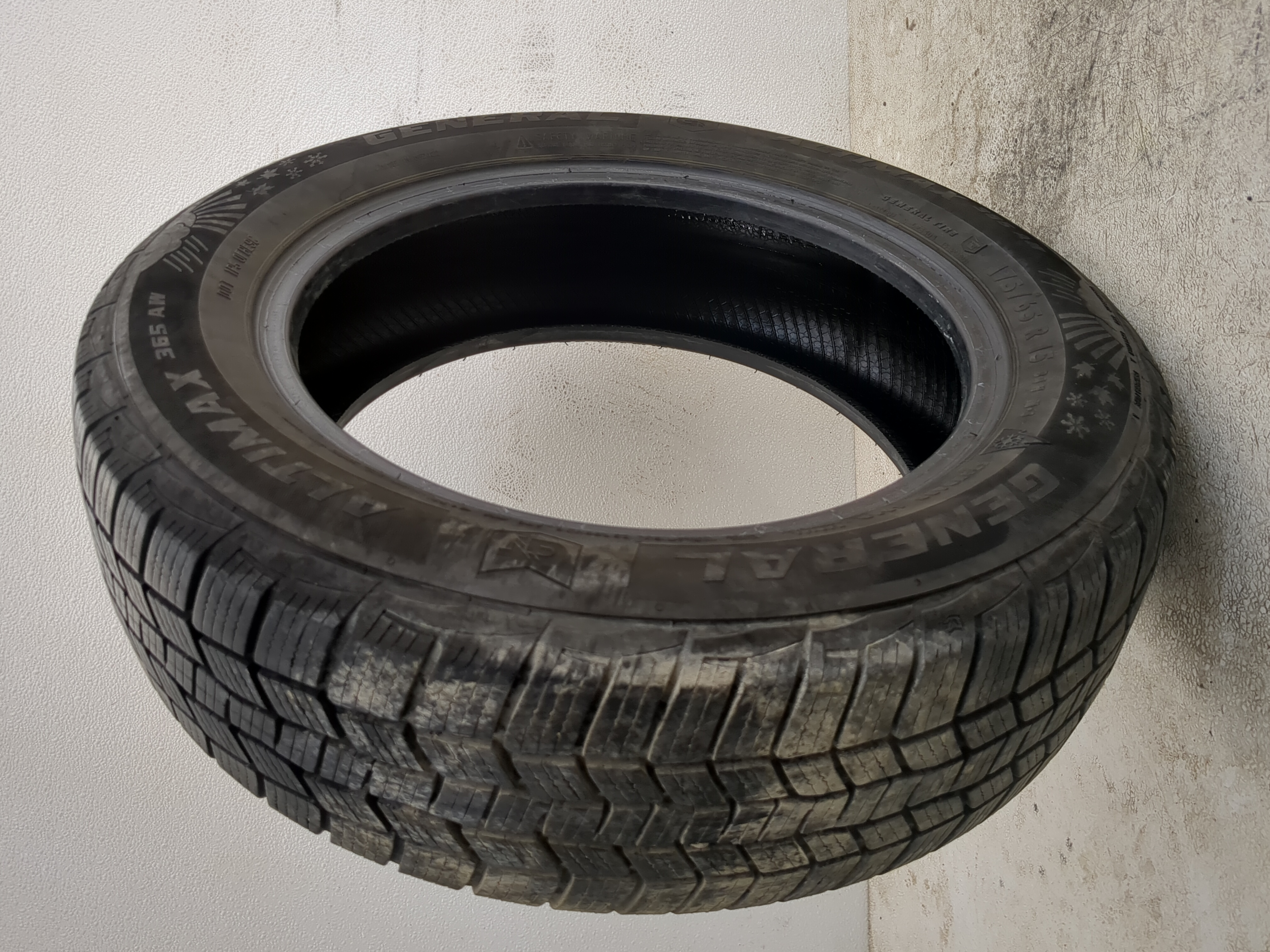 Picture of Used Tire 175/65R15 GENERAL ALTIMAX 365 AW 84H - Tread Depth 6.5/32