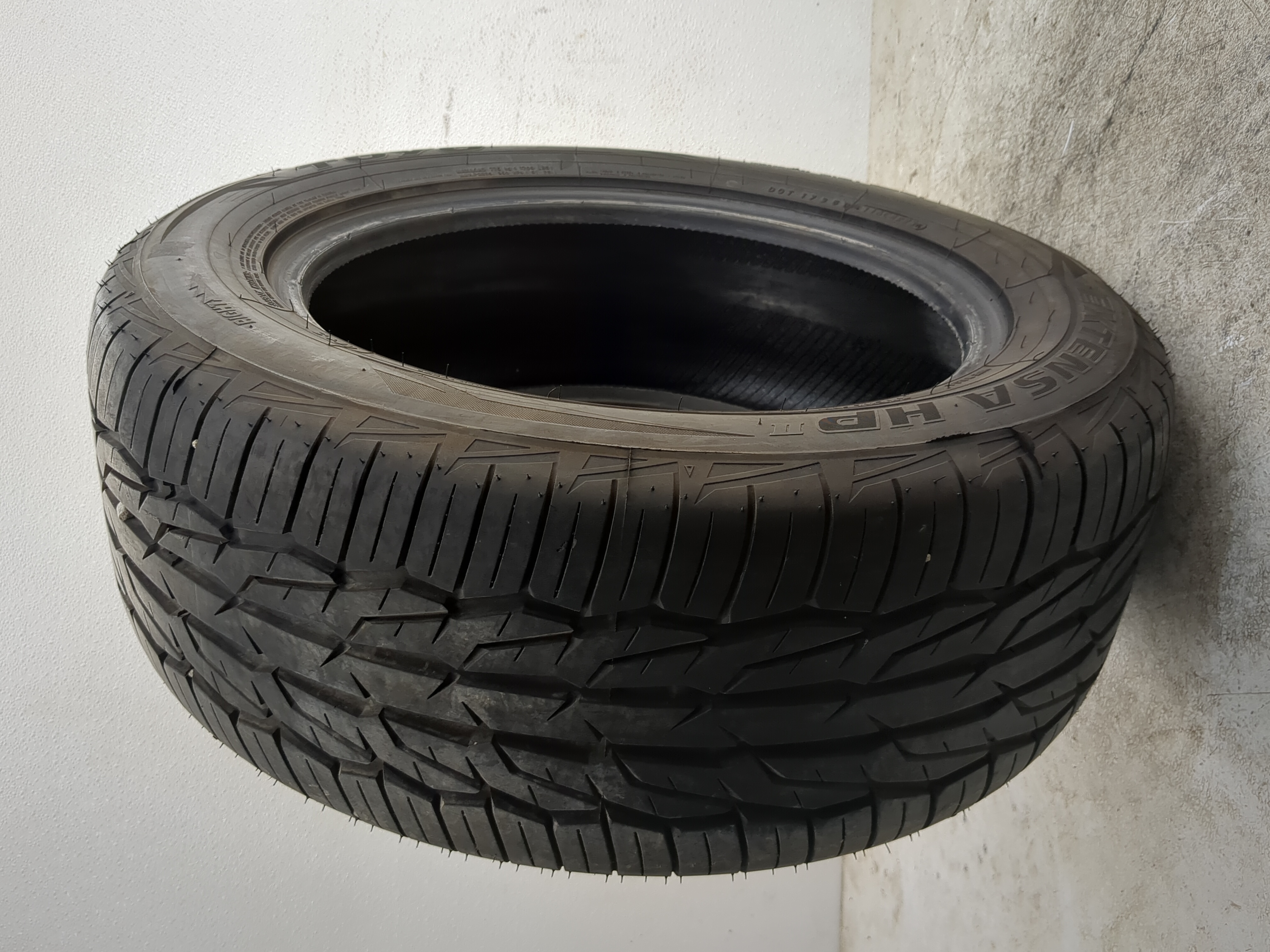 Picture of Used Tire 235/55R17 TOYO EXTENSA HP II 99V - Tread Depth 9/32