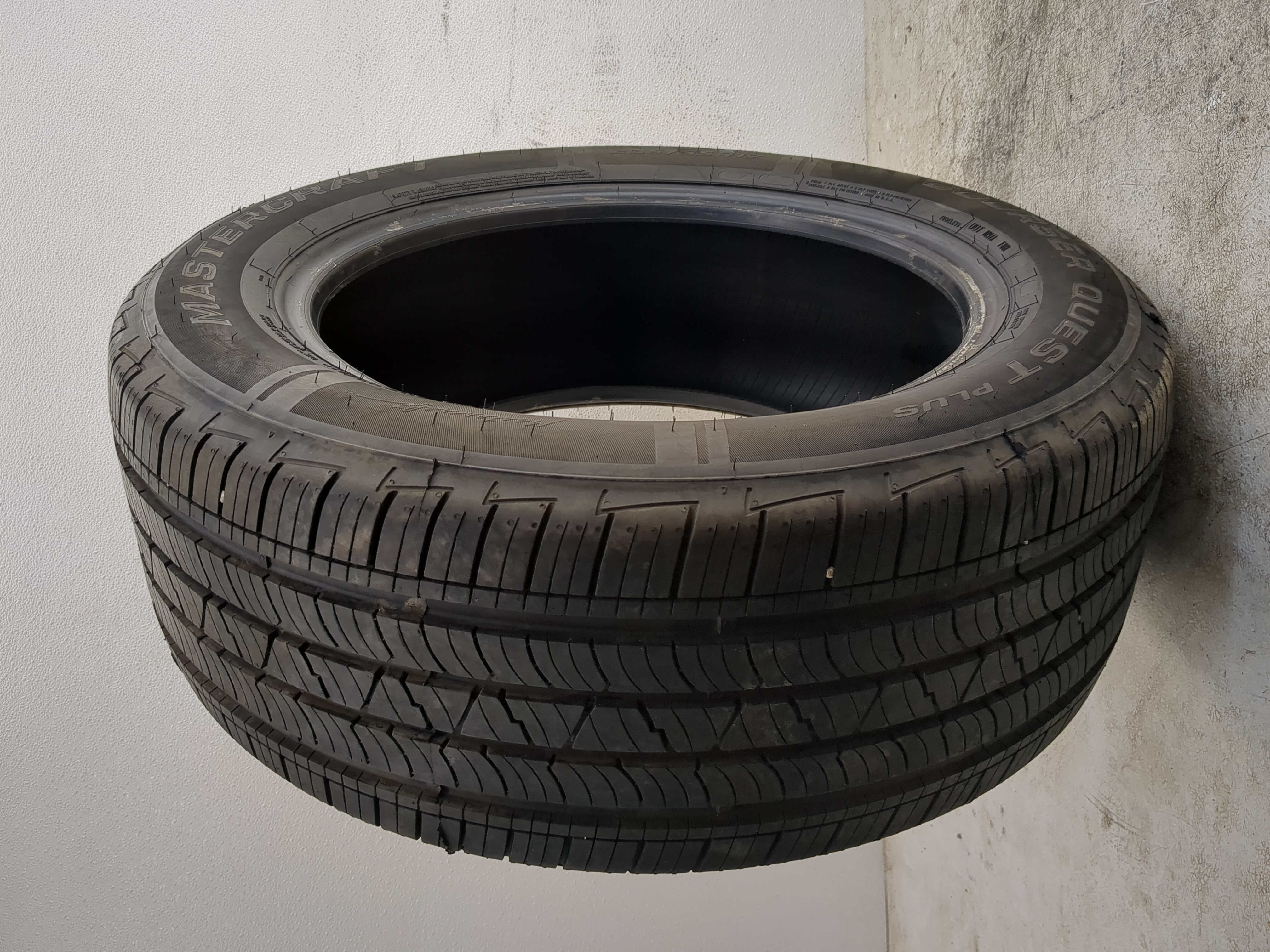 Picture of Used Tire 235/55R17 MASTERCRAFT COURSER QUEST PLUS 99H - Tread Depth 10/32