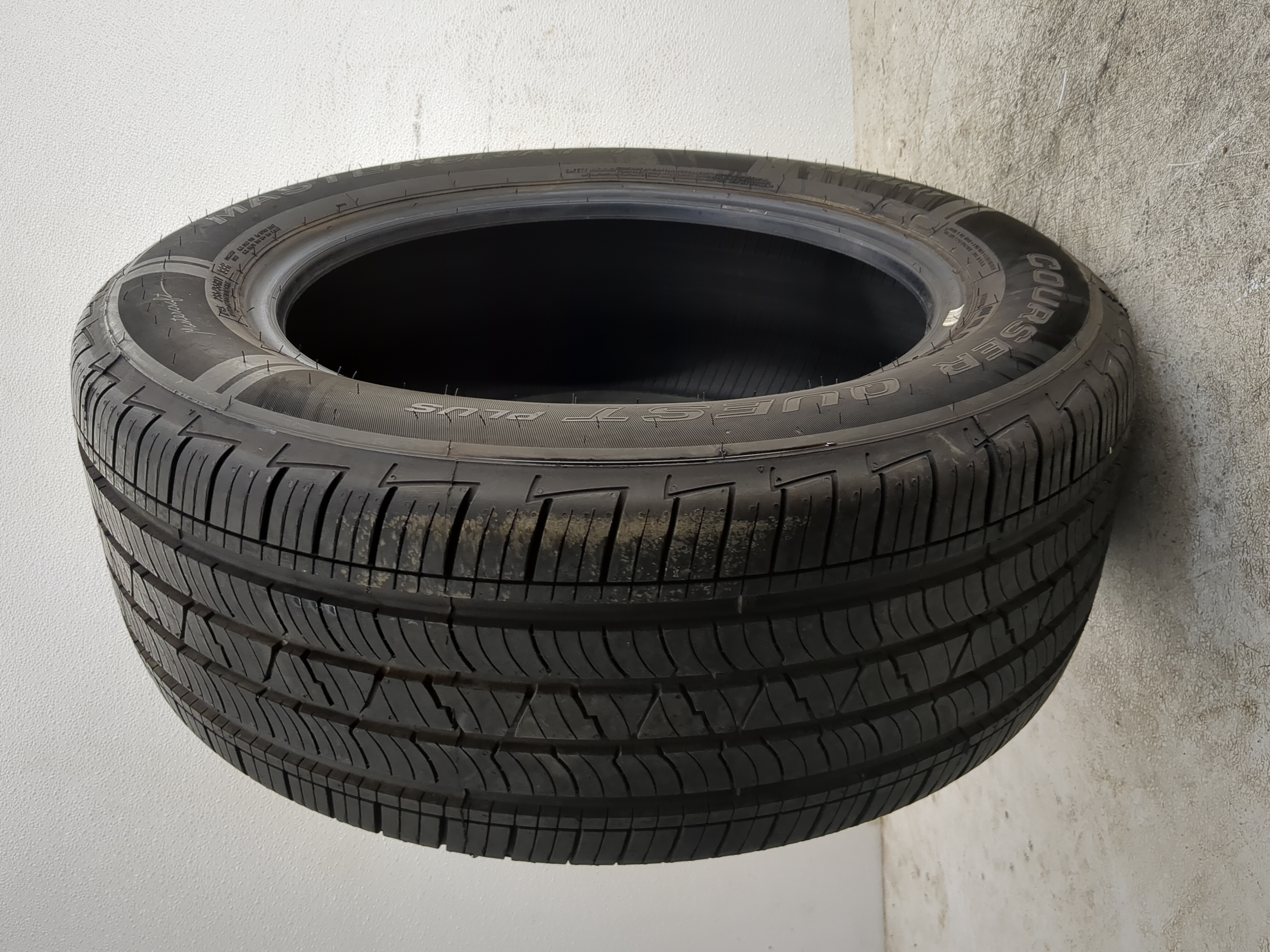 Picture of Used Tire 235/55R17 MASTERCRAFT COURSER QUEST PLUS 99H - Tread Depth 8/32