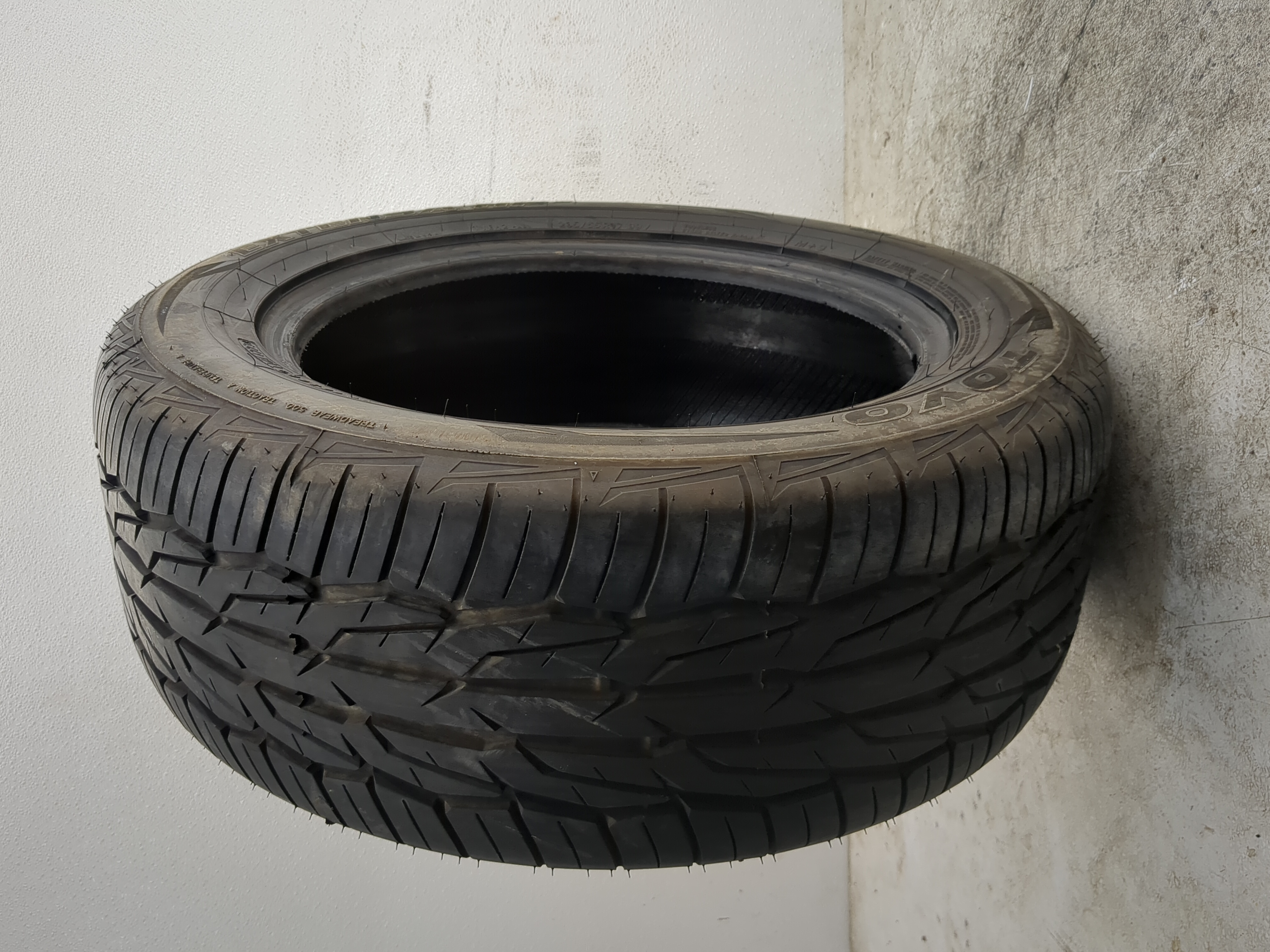 Picture of Used Tire 235/55R17 TOYO EXTENSA HP II 99V - Tread Depth 9/32