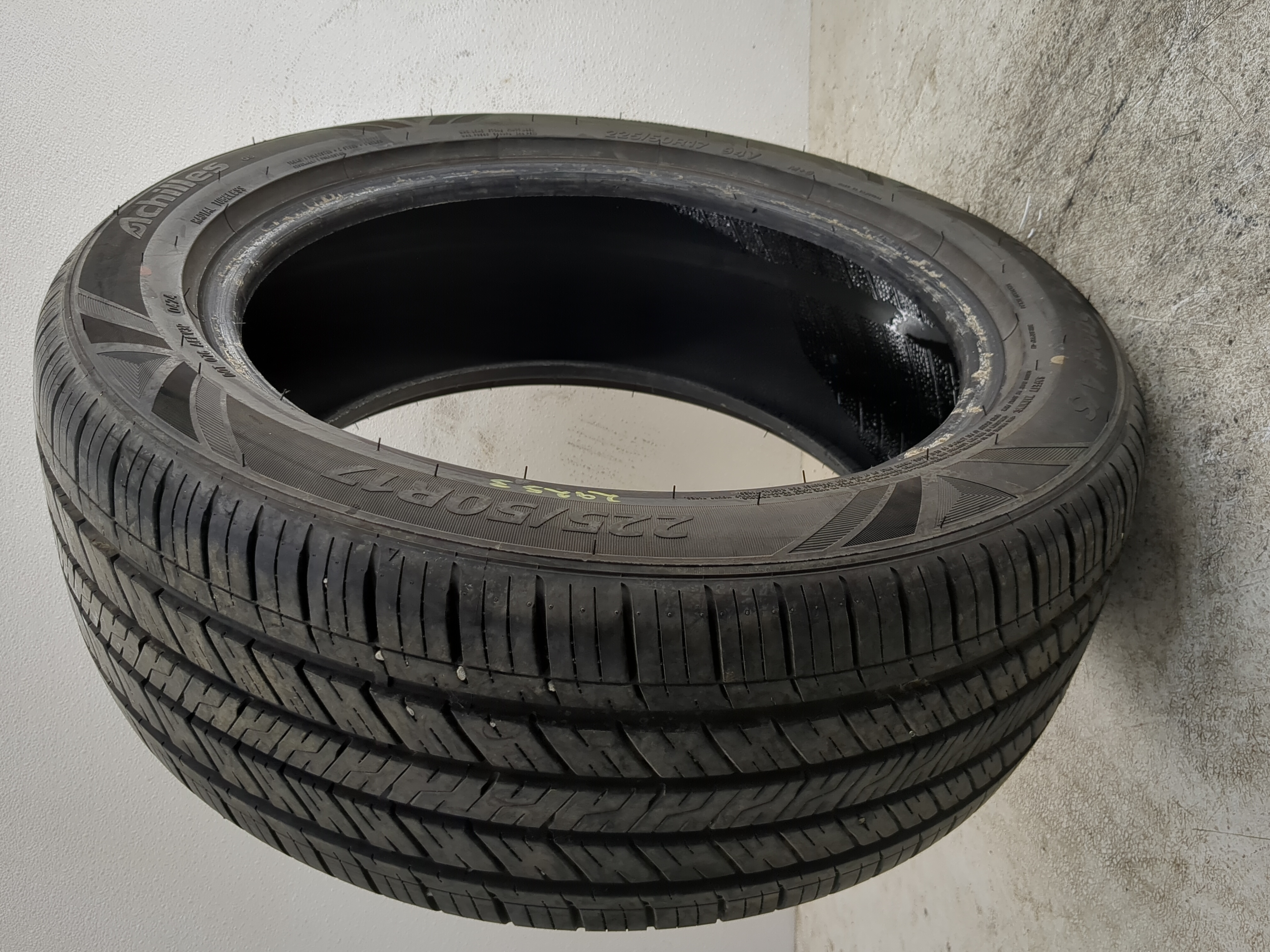 Picture of Used Tire 225/50R17 ACHILLES TOURING SPORT A/S 94V - Tread Depth 9.5/32