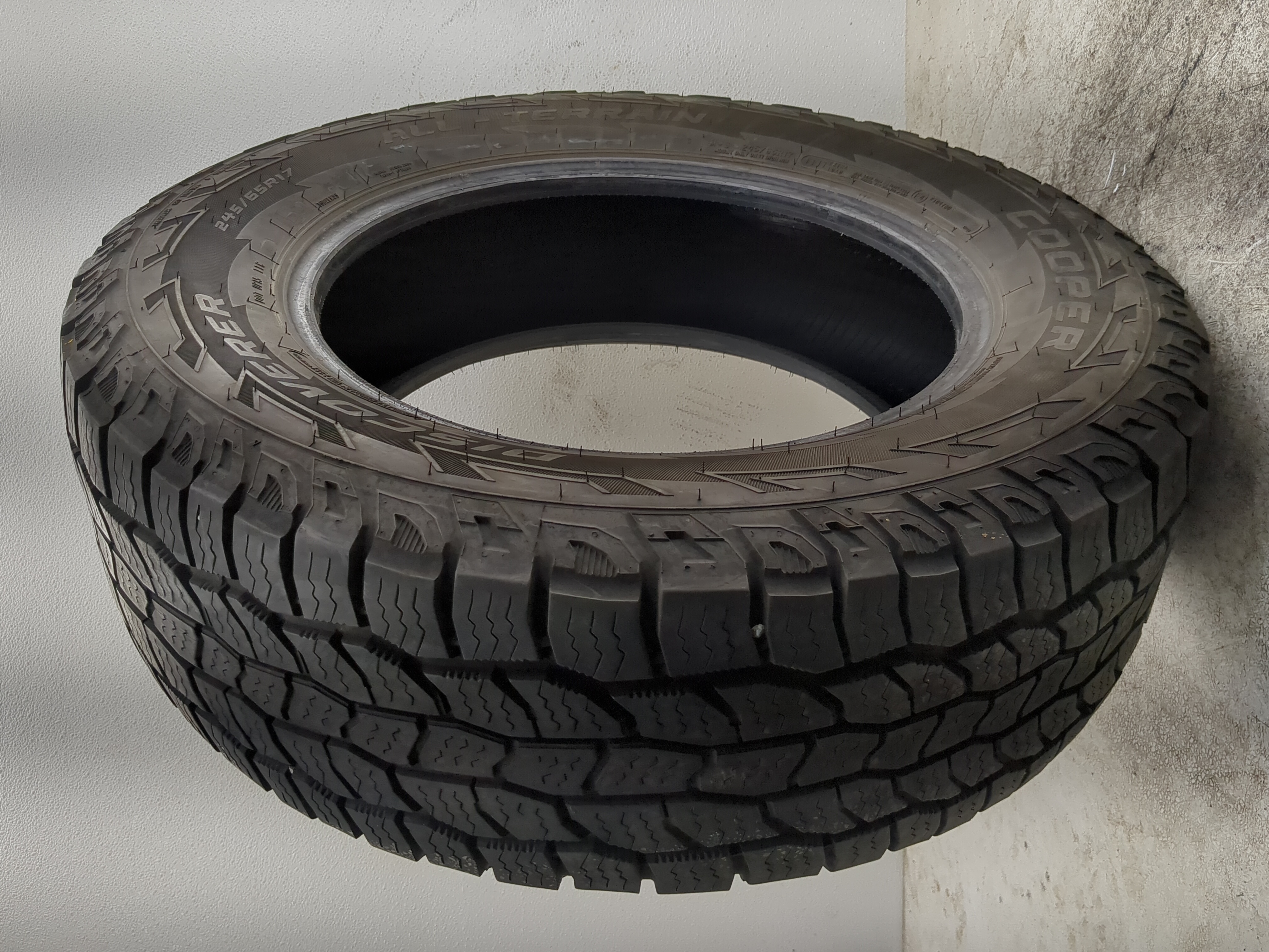 Picture of Used Tire 245/65R17 COOPER DISCOVERER ALL TERRAIN 111T - Tread Depth 9.5/32