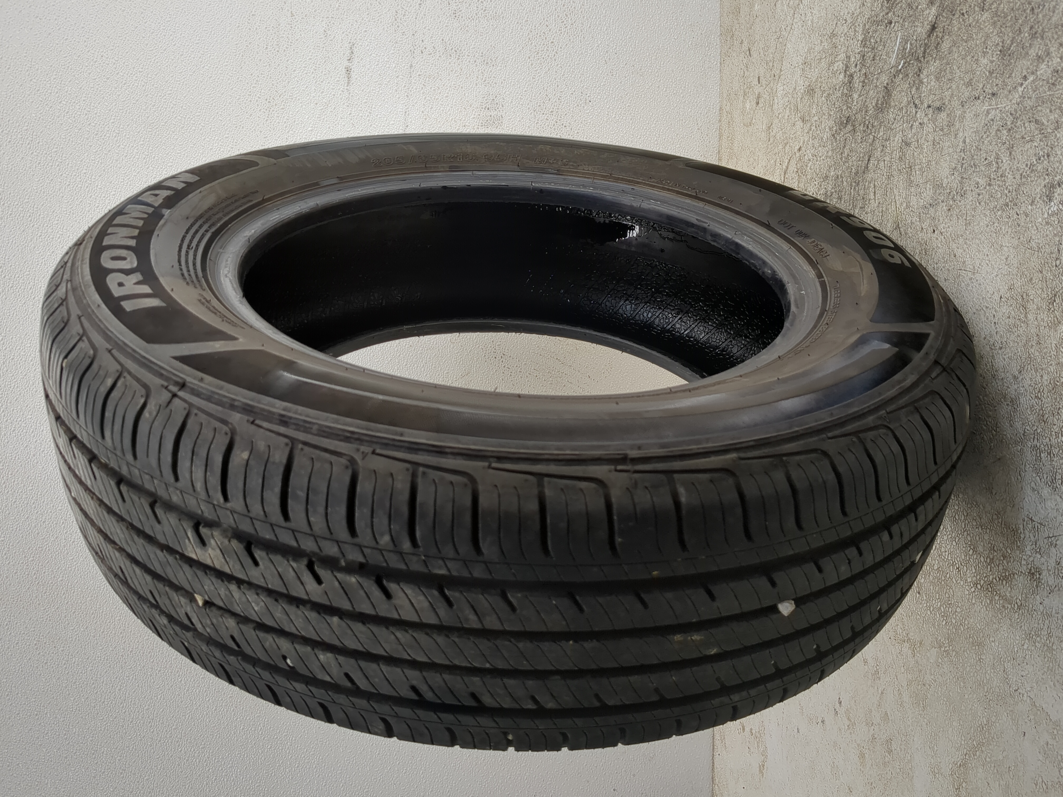 Picture of Used Tire 205/65R16 IRONMAN GR906 95H - Tread Depth 8.5/32