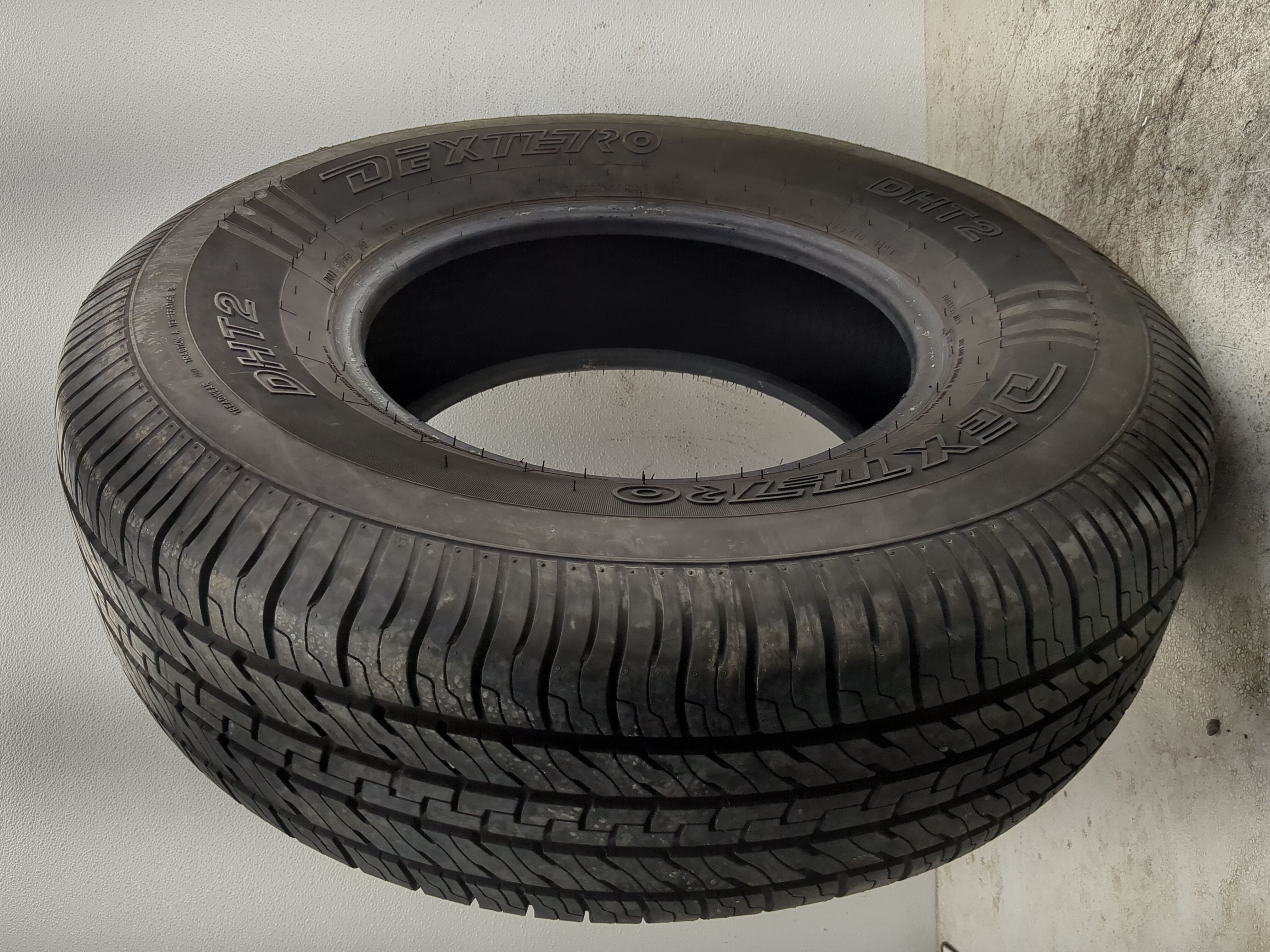 Picture of Used Tire P255/75R16 DEXTERO DHT2 114T - Tread Depth 8/32