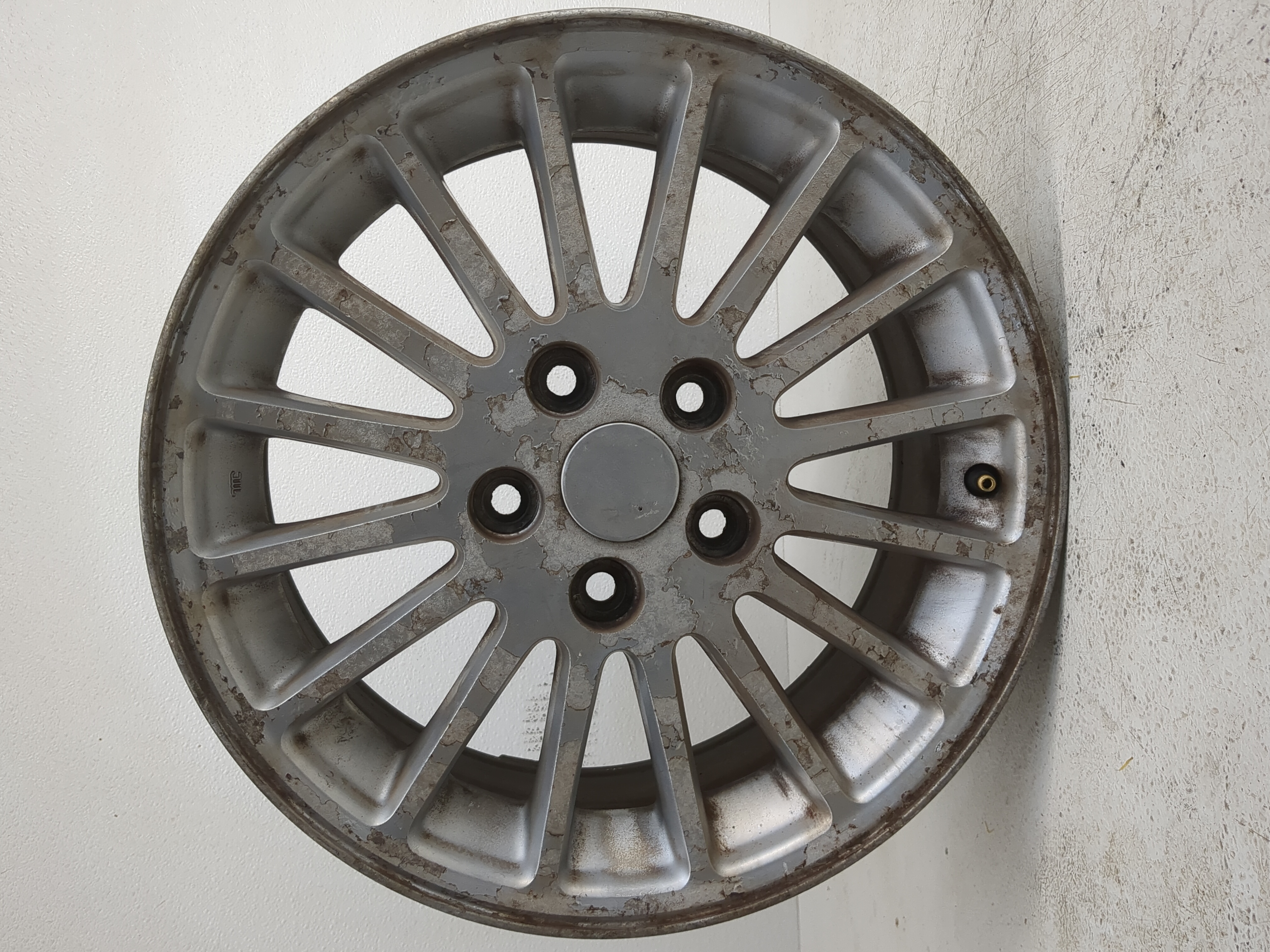 Picture of 2002-2004 Chrysler Concorde Oem Wheel Rim 1223132