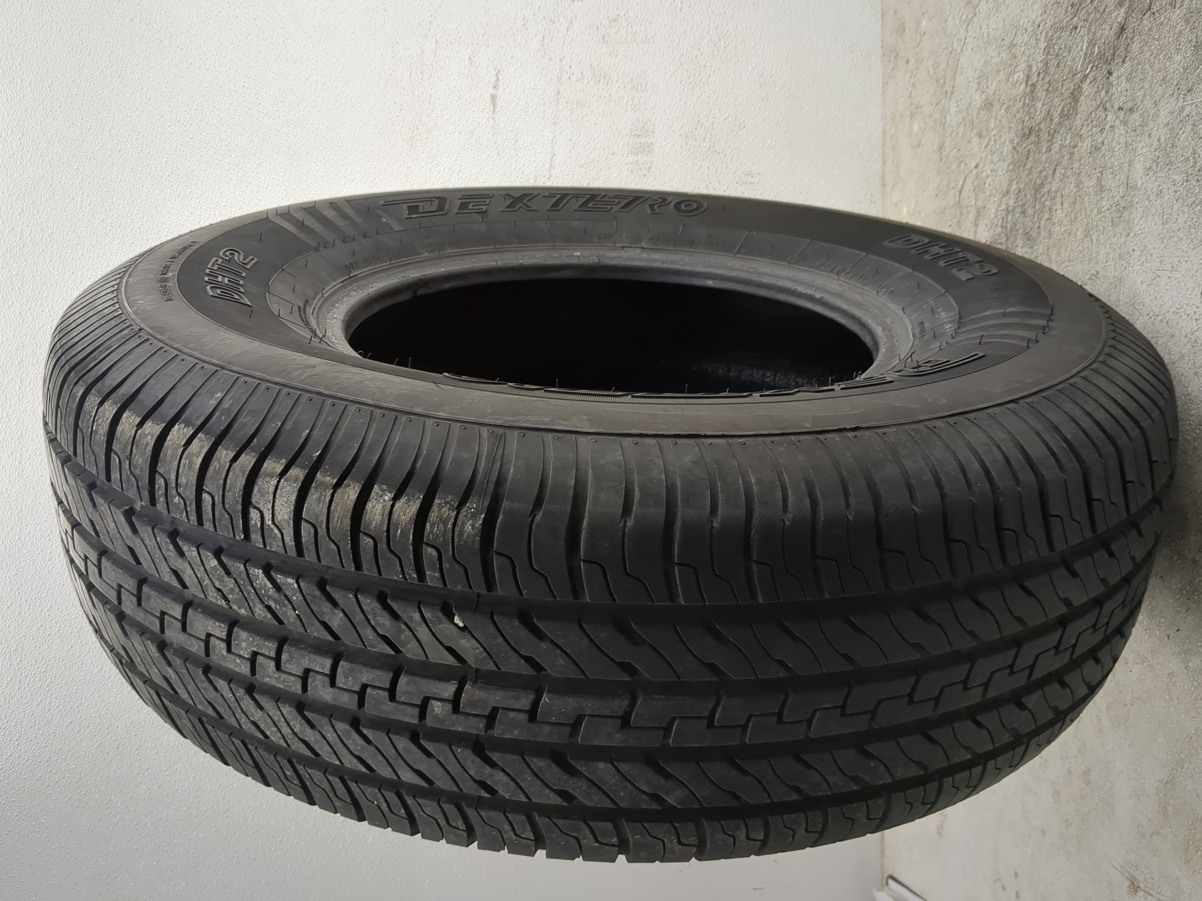 Picture of Used Tire P255/75R16 DEXTERO DHT2 114T - Tread Depth 8/32