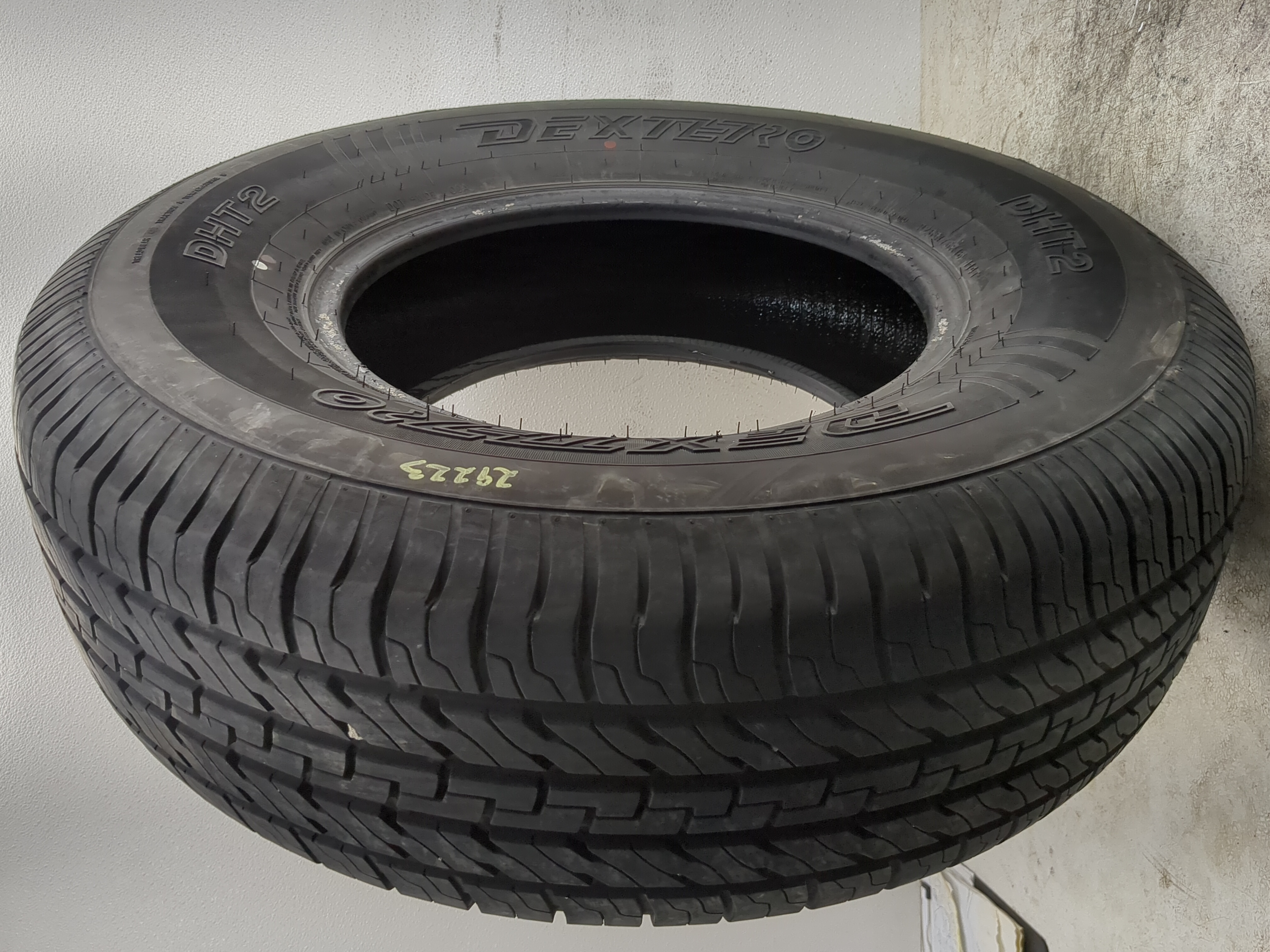 Picture of Used Tire P265/75R16 DEXTERO DHT2 114T - Tread Depth 9/32