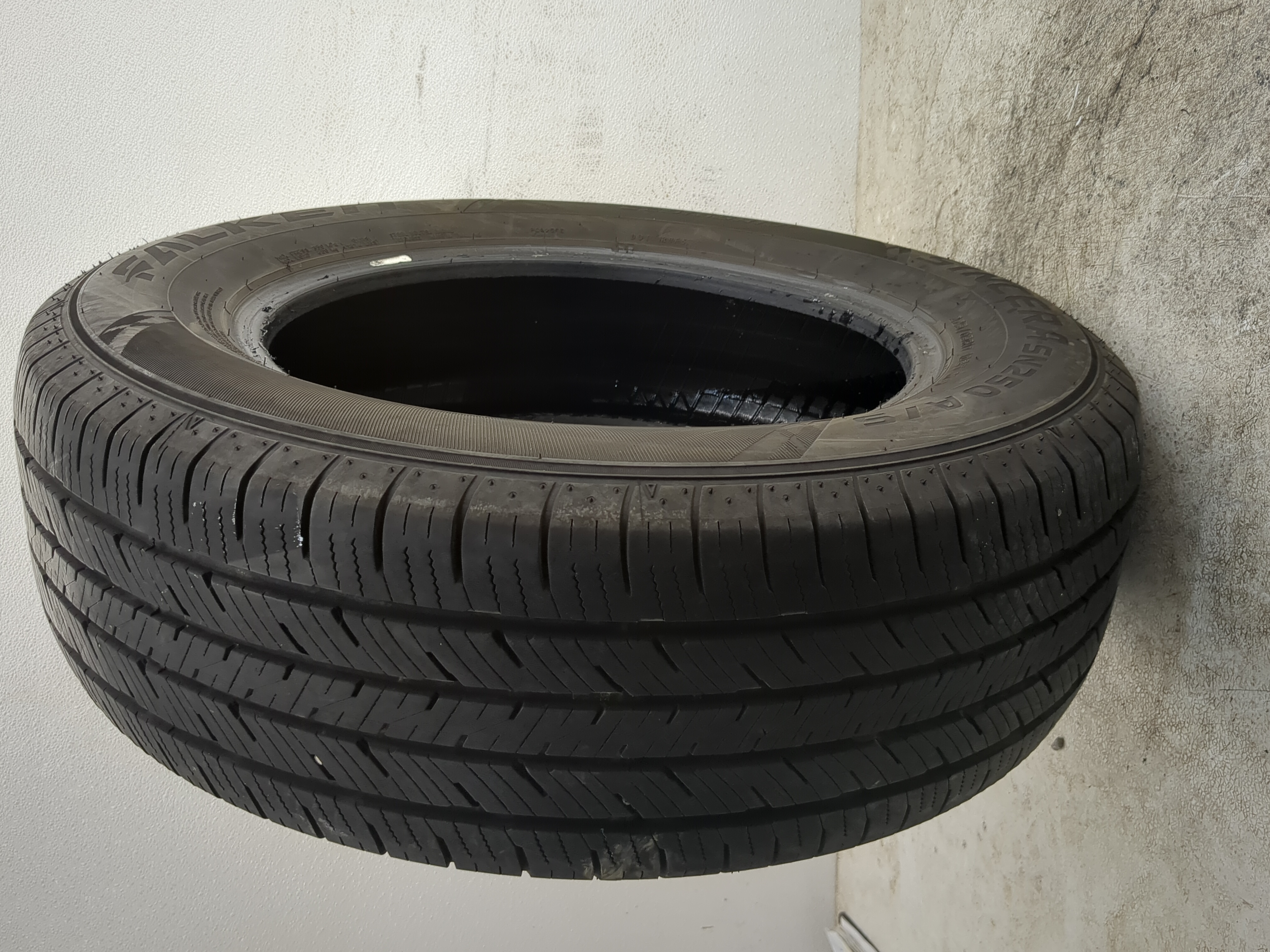 Picture of Used Tire 225/65R17 FALKEN SINCERA SN250 A/S 102T - Tread Depth 8.5/32